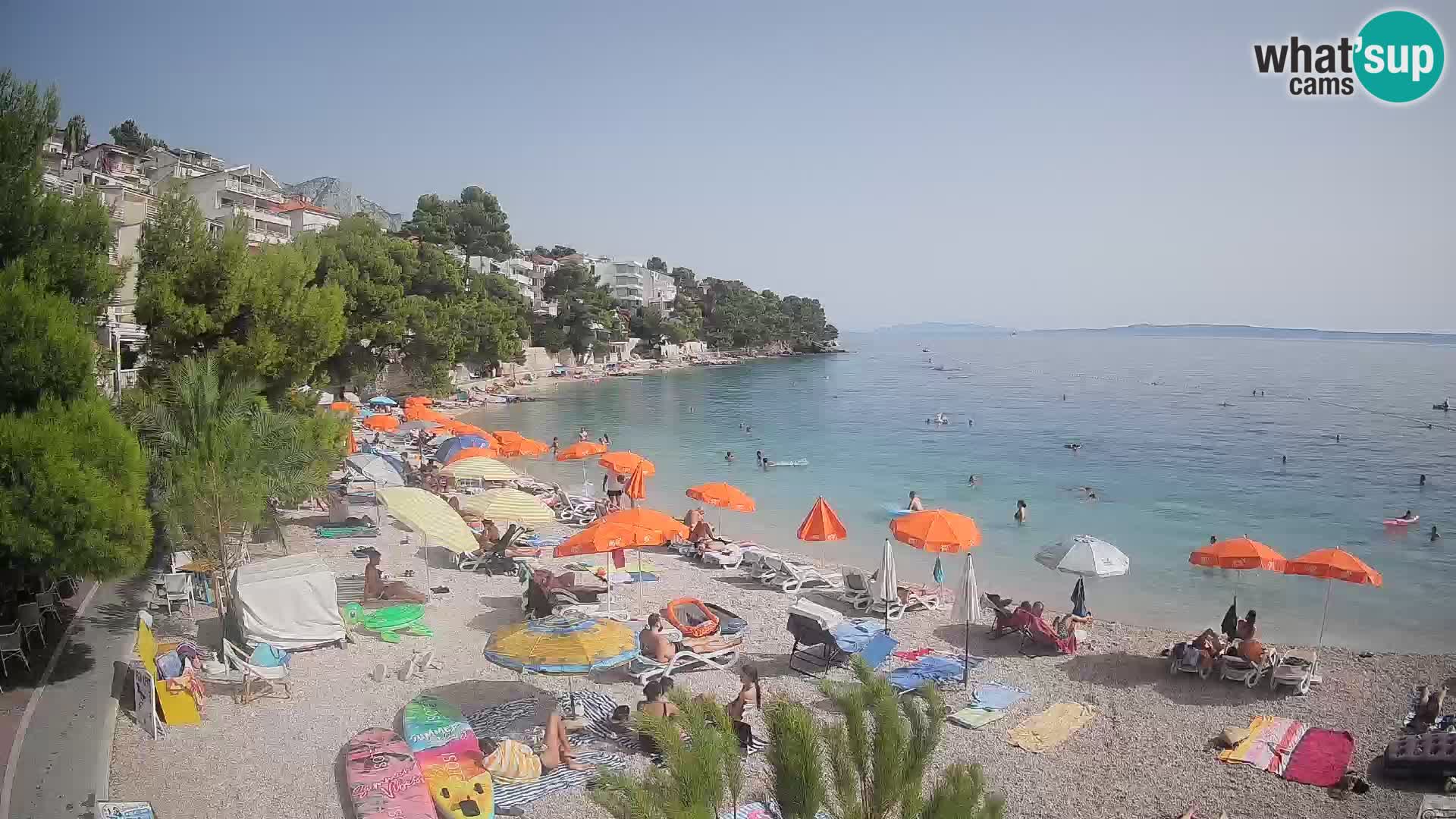 Spletna kamera Plaža Lučica Brela – Pogled v živo na Jadransko obalo