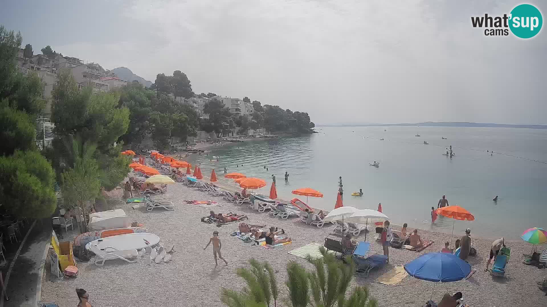 Spletna kamera Plaža Lučica Brela – Pogled v živo na Jadransko obalo