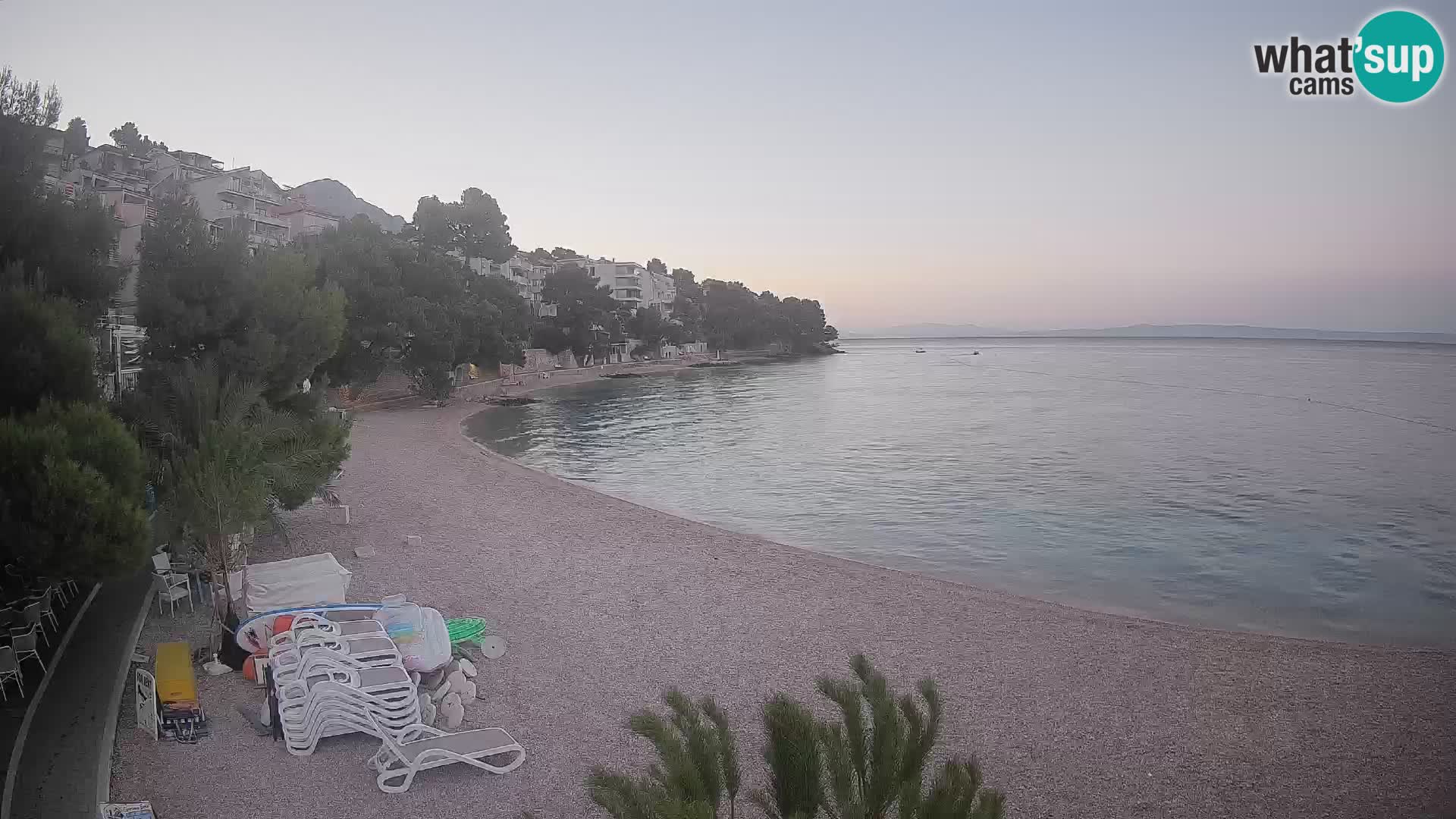 Web kamera Plaža Lučica Brela – Pogled uživo na jadransku obalu