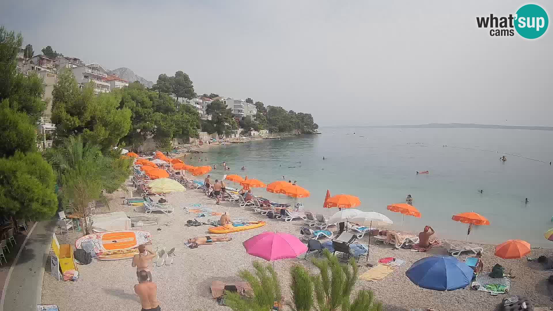 Web kamera Plaža Lučica Brela – Pogled uživo na jadransku obalu