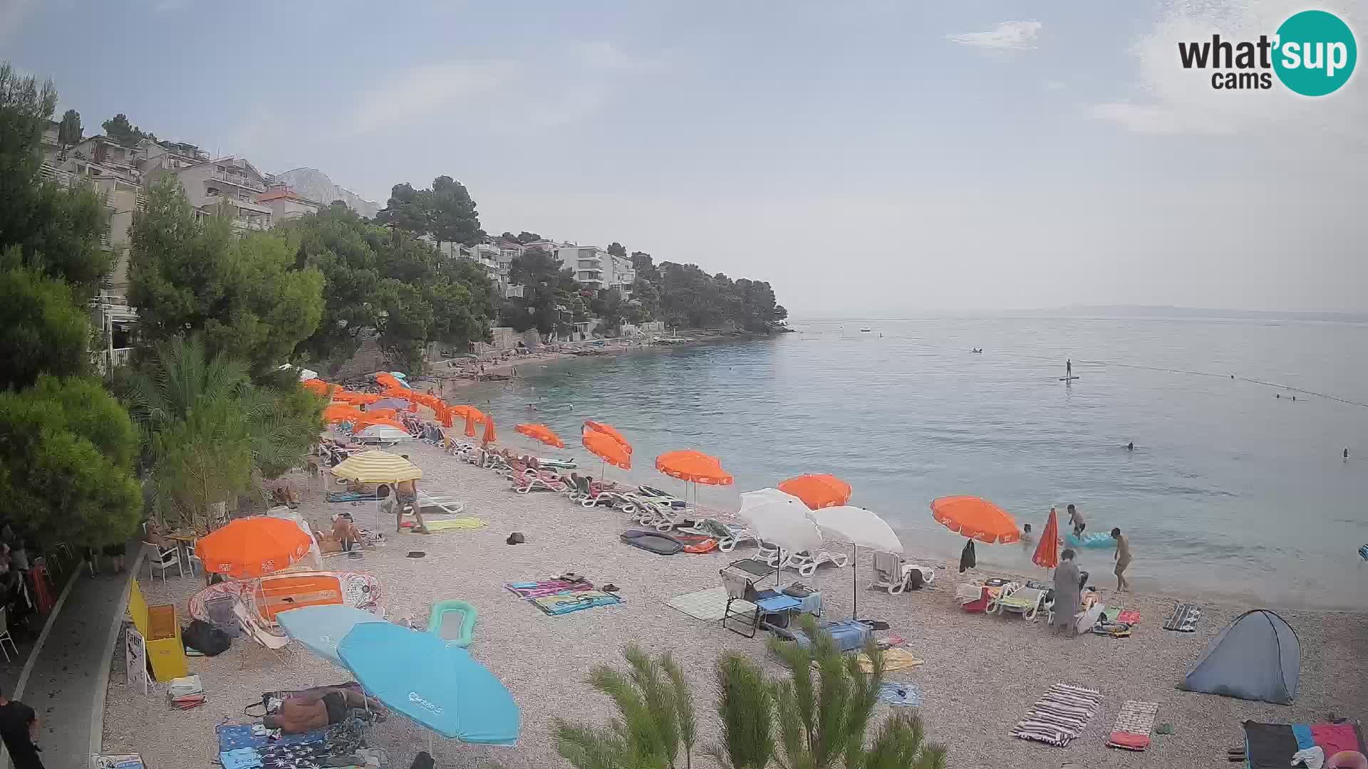Web kamera Plaža Lučica Brela – Pogled uživo na jadransku obalu