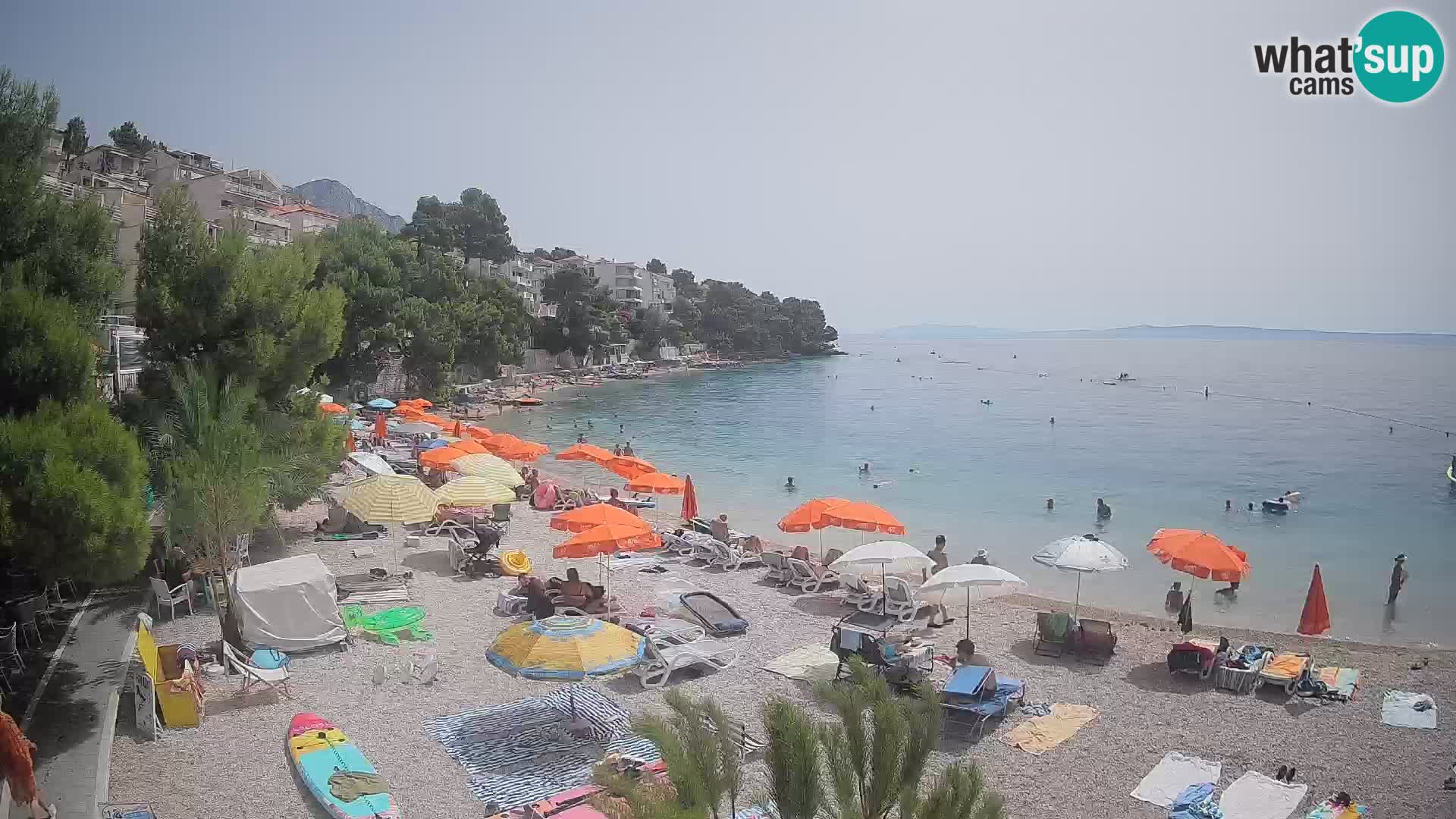 Web kamera Plaža Lučica Brela – Pogled uživo na jadransku obalu