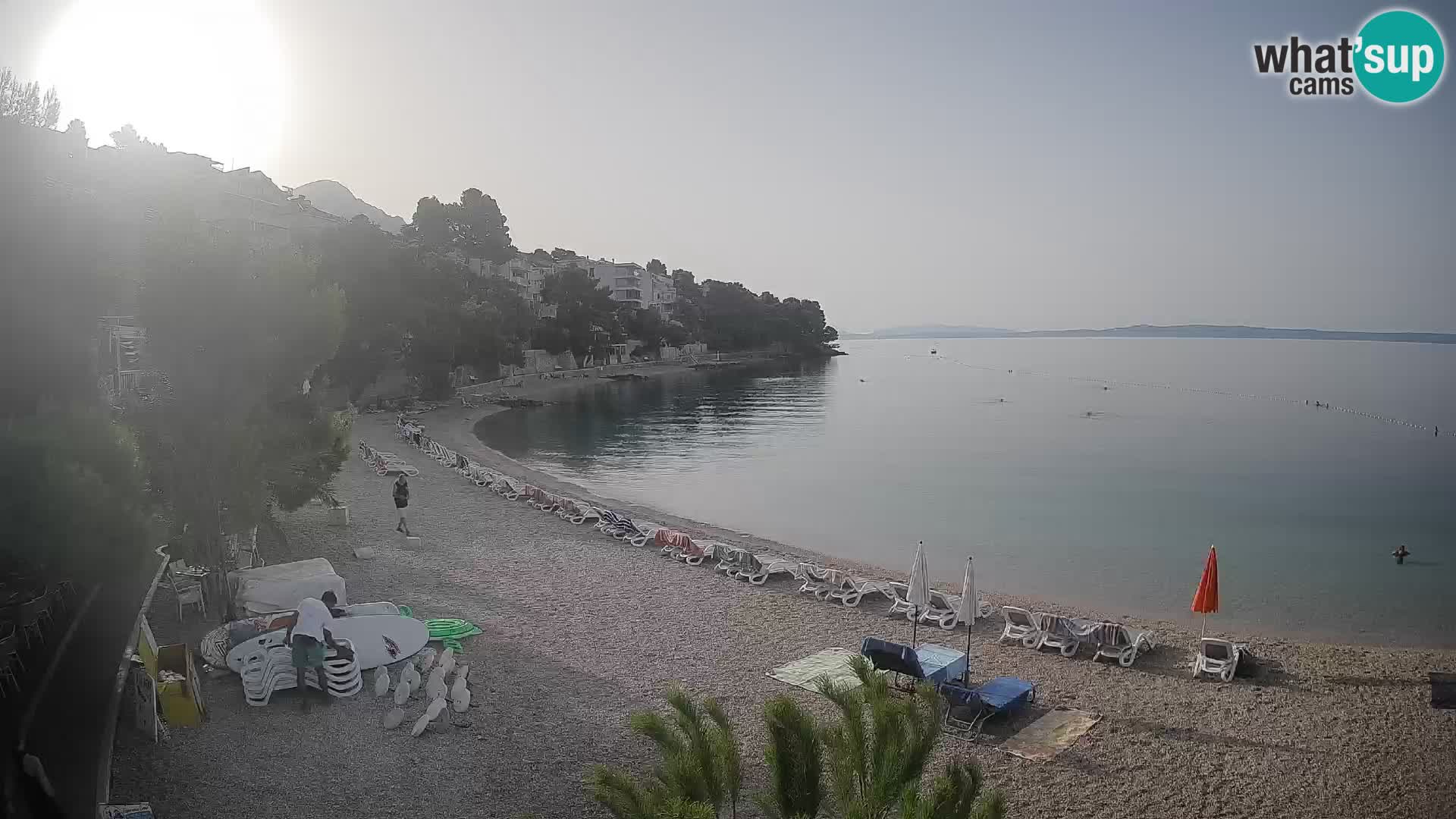 Web kamera Plaža Lučica Brela – Pogled uživo na jadransku obalu