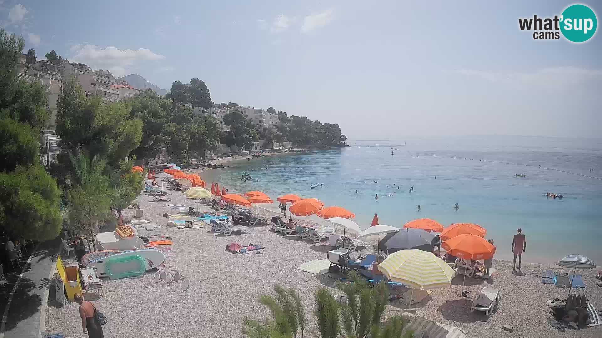 Web kamera Plaža Lučica Brela – Pogled uživo na jadransku obalu