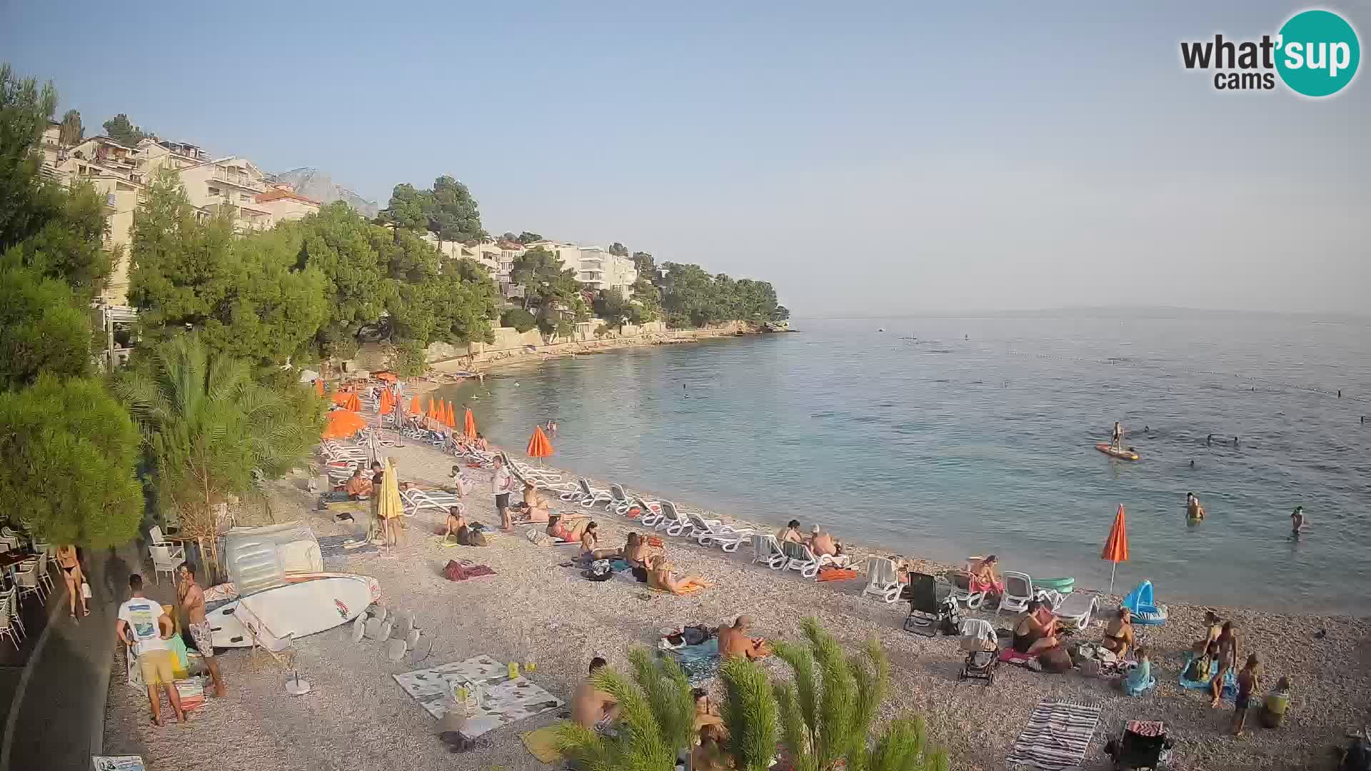 Web kamera Plaža Lučica Brela – Pogled uživo na jadransku obalu
