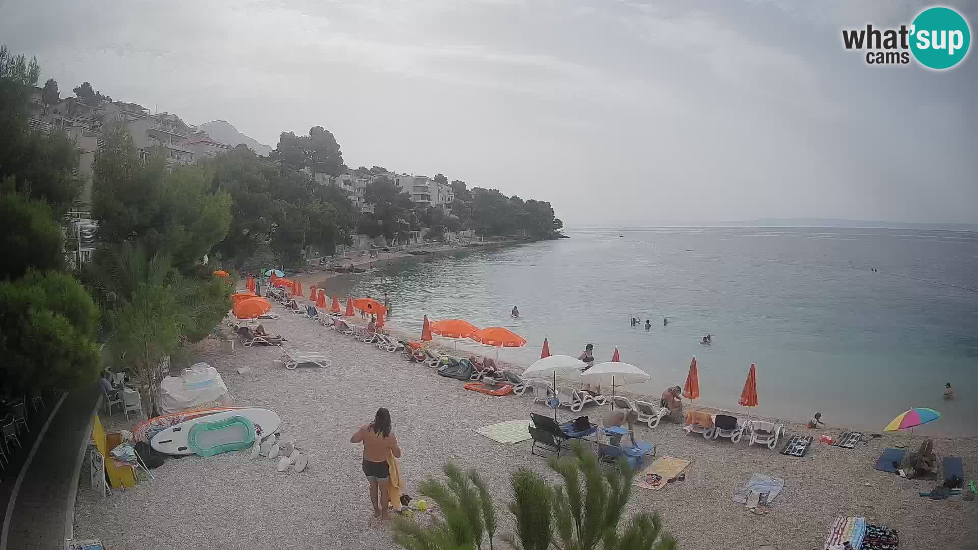 Spletna kamera Plaža Lučica Brela – Pogled v živo na Jadransko obalo