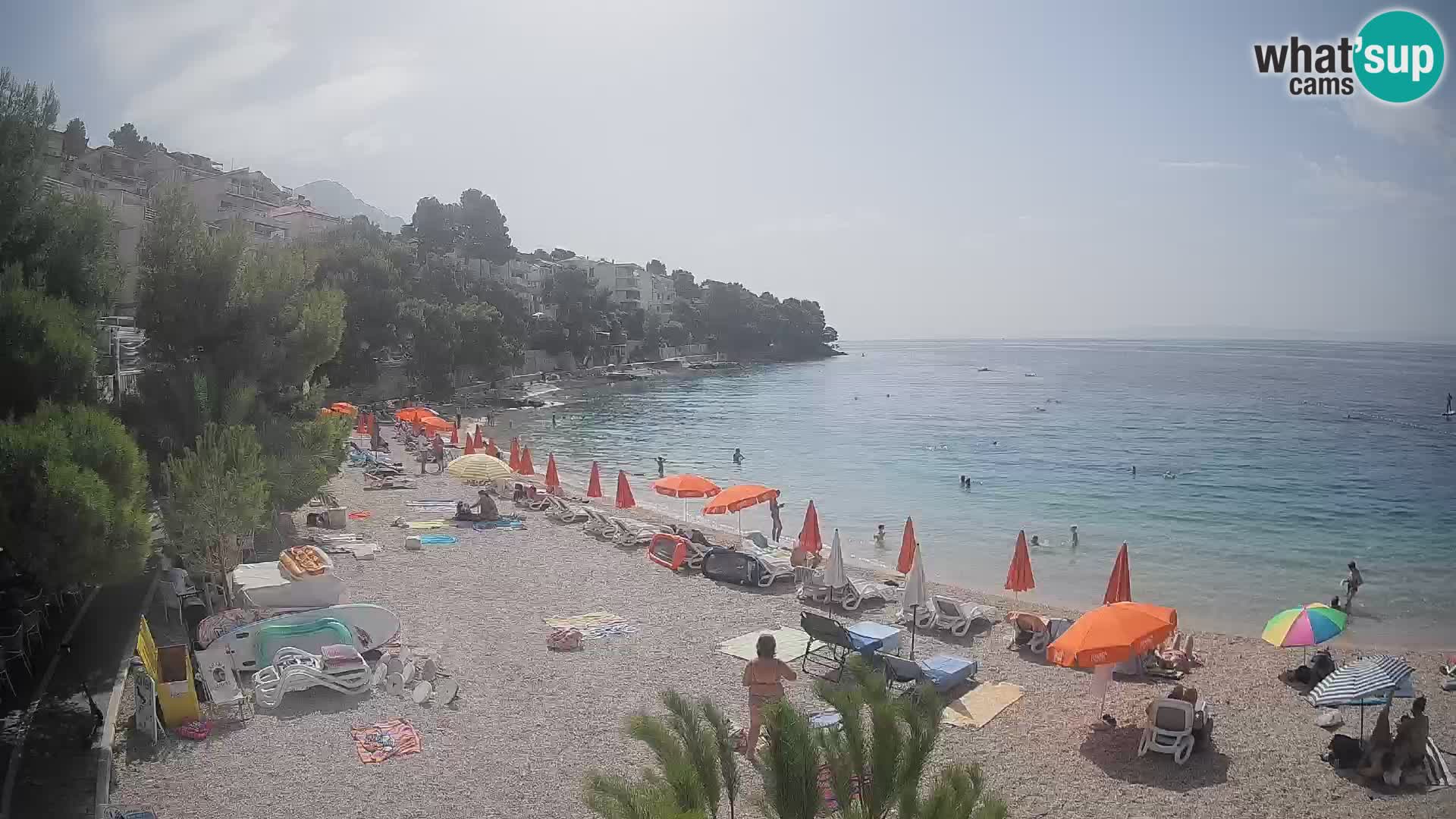 Web kamera Plaža Lučica Brela – Pogled uživo na jadransku obalu