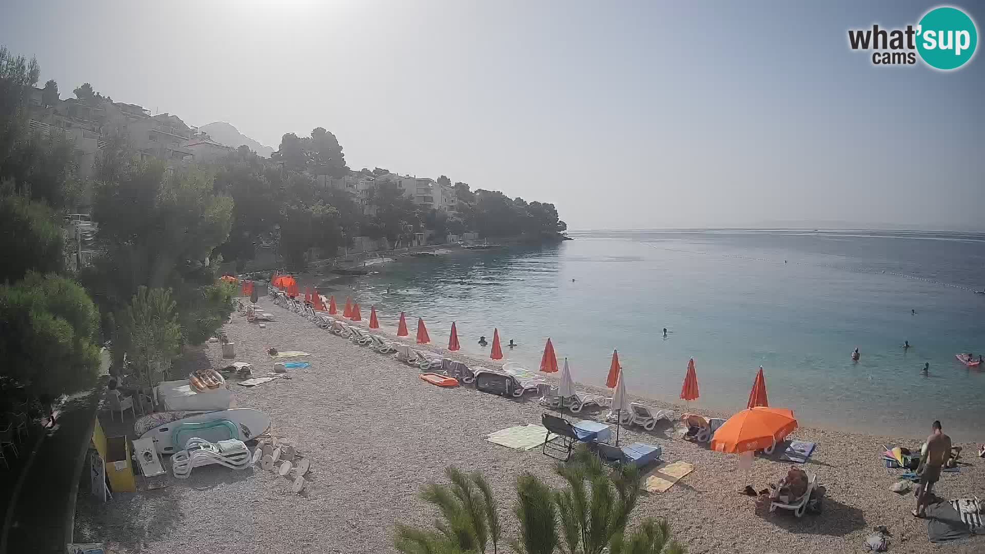 Web kamera Plaža Lučica Brela – Pogled uživo na jadransku obalu