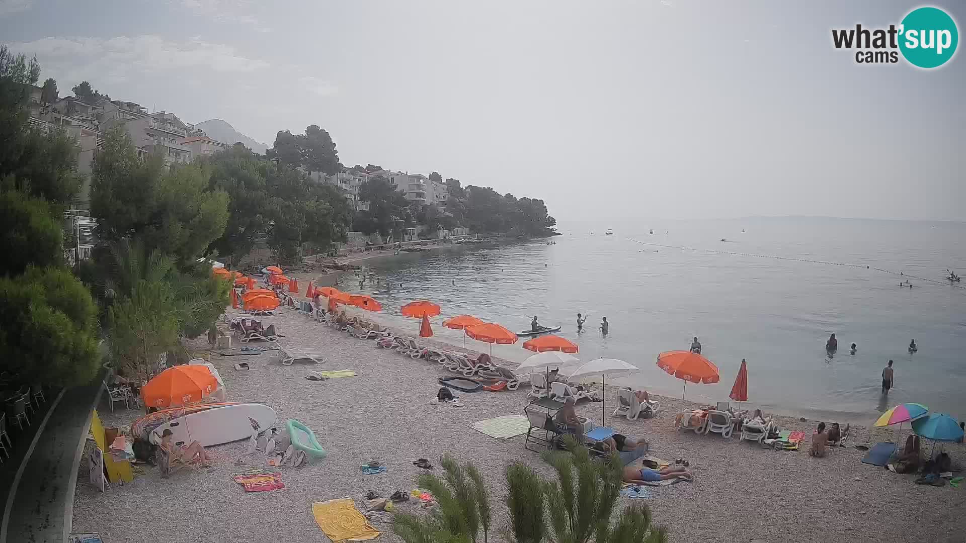 Spletna kamera Plaža Lučica Brela – Pogled v živo na Jadransko obalo