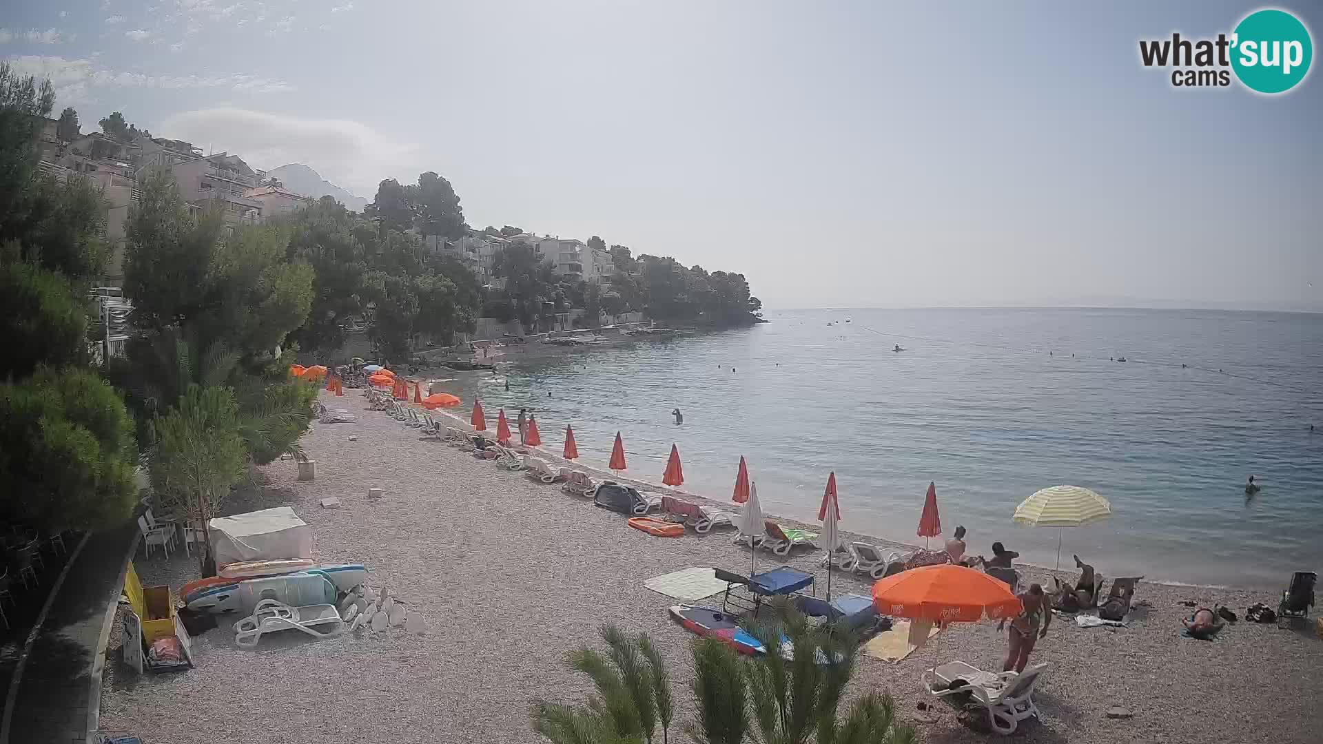 Spletna kamera Plaža Lučica Brela – Pogled v živo na Jadransko obalo