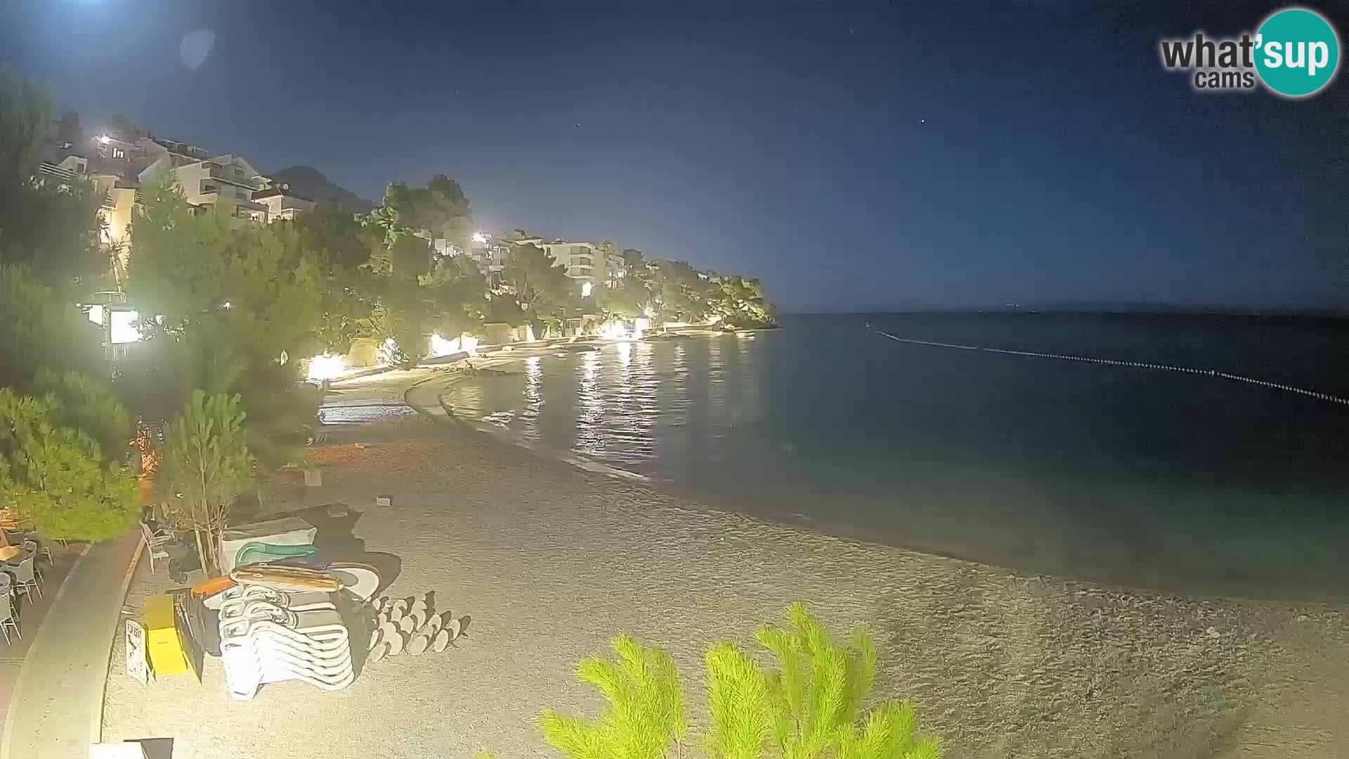 Web kamera Plaža Lučica Brela – Pogled uživo na jadransku obalu