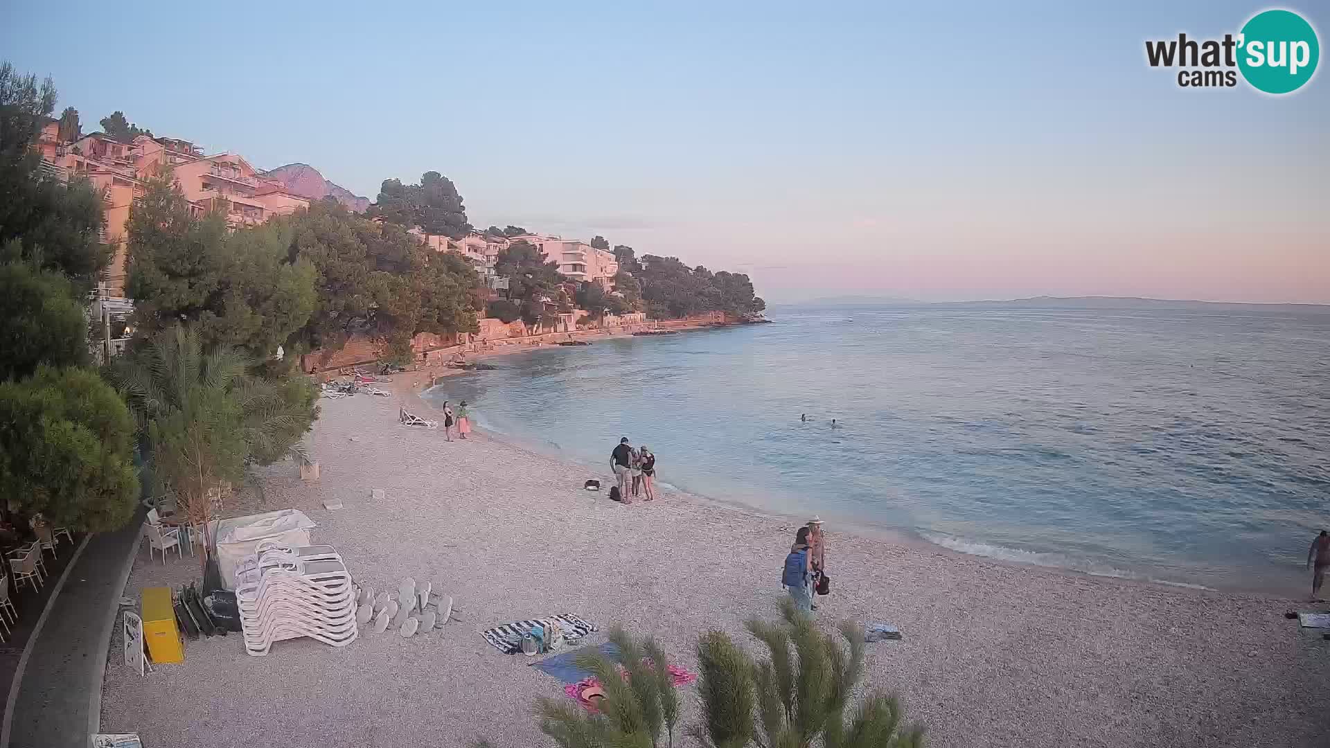 Web kamera Plaža Lučica Brela – Pogled uživo na jadransku obalu