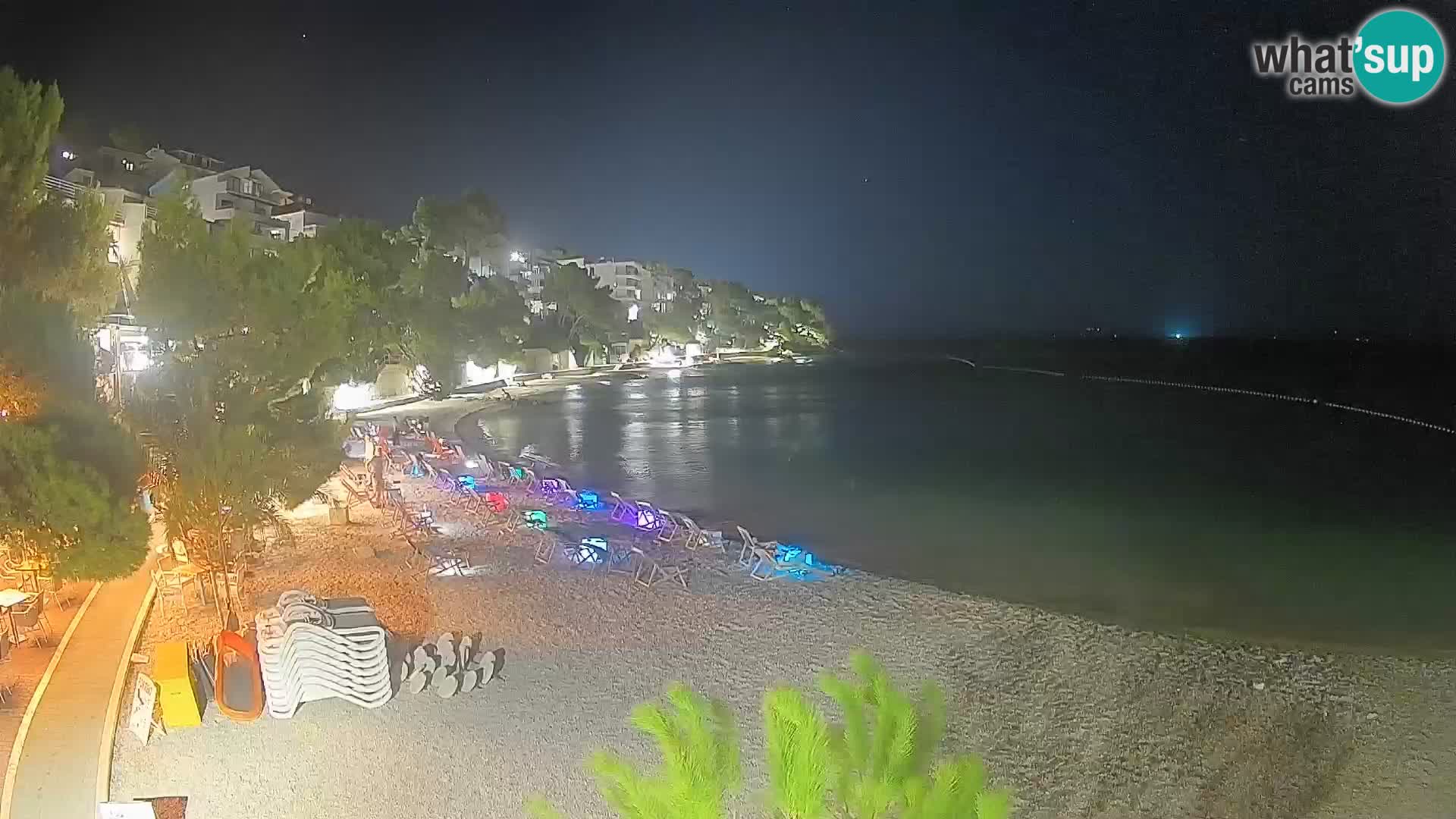 Web kamera Plaža Lučica Brela – Pogled uživo na jadransku obalu