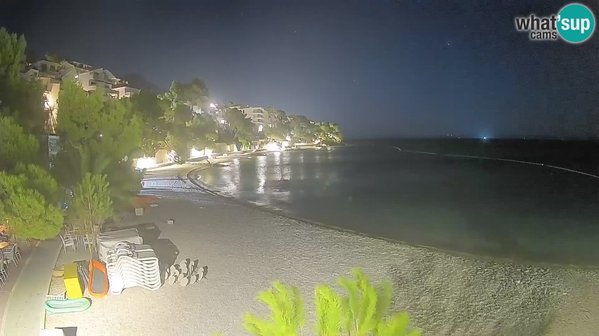 Web kamera Plaža Lučica Brela – Pogled uživo na jadransku obalu