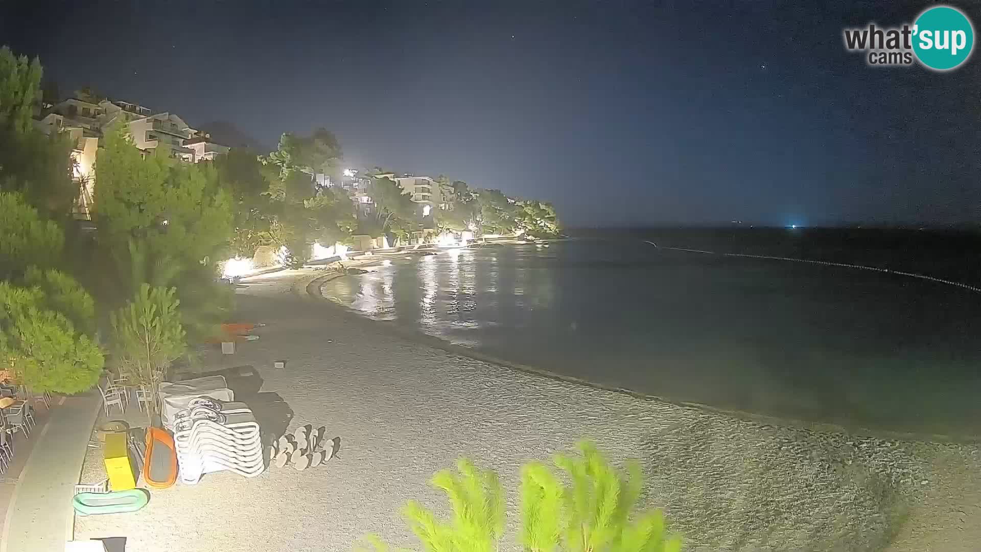 Web kamera Plaža Lučica Brela – Pogled uživo na jadransku obalu
