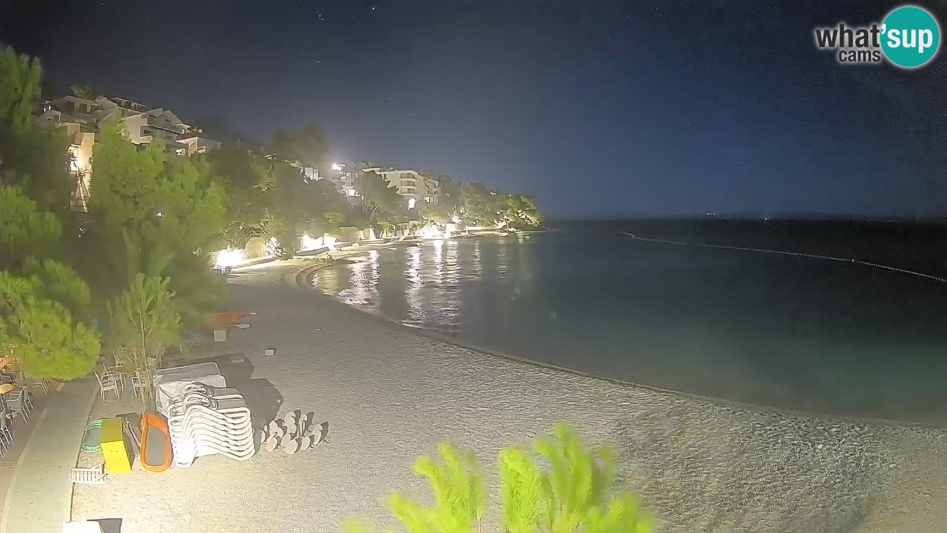 Web kamera Plaža Lučica Brela – Pogled uživo na jadransku obalu