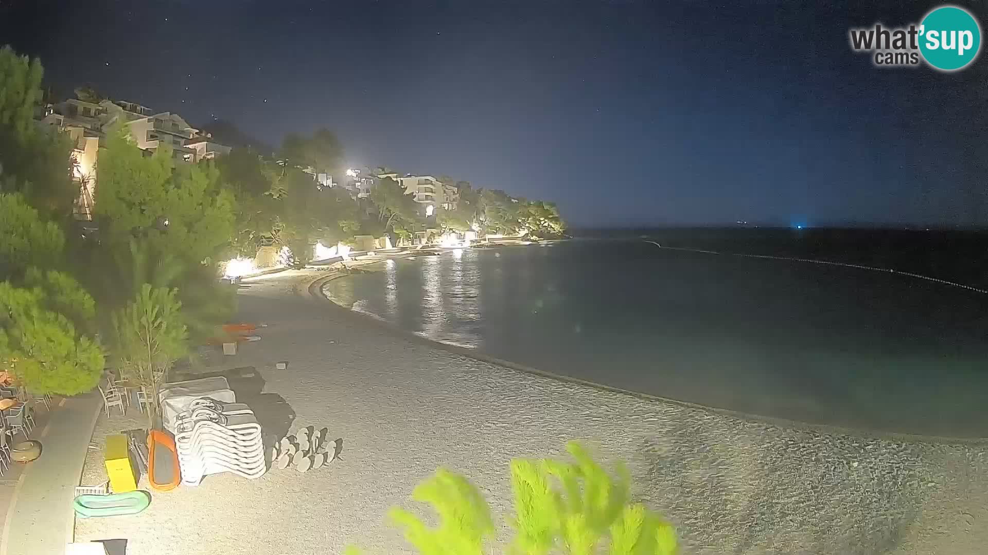 Web kamera Plaža Lučica Brela – Pogled uživo na jadransku obalu