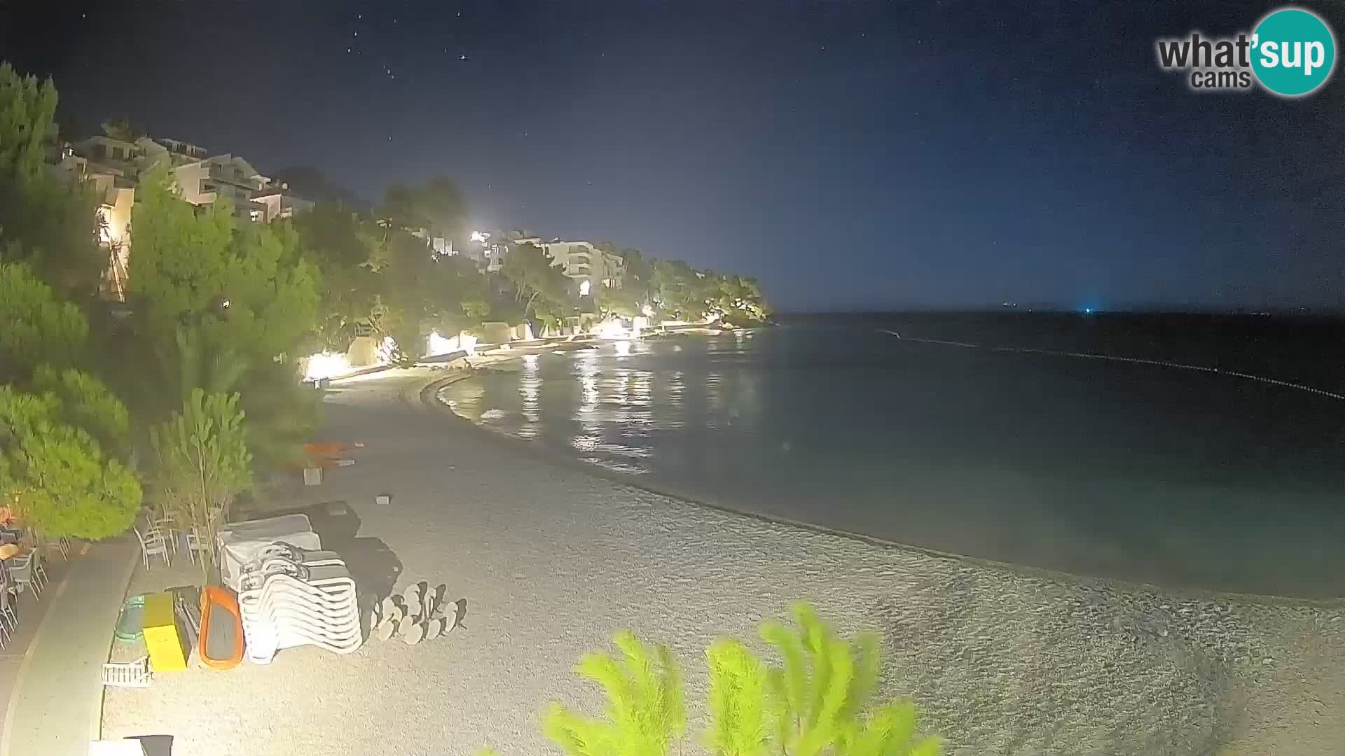 Spletna kamera Plaža Lučica Brela – Pogled v živo na Jadransko obalo