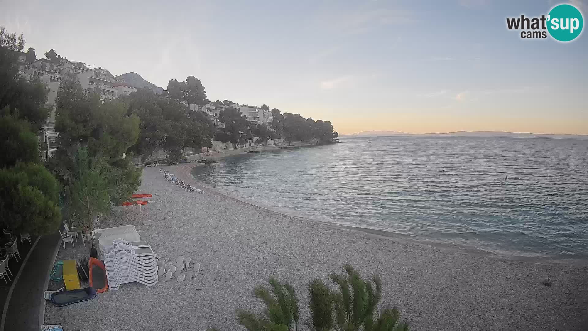 Spletna kamera Plaža Lučica Brela – Pogled v živo na Jadransko obalo