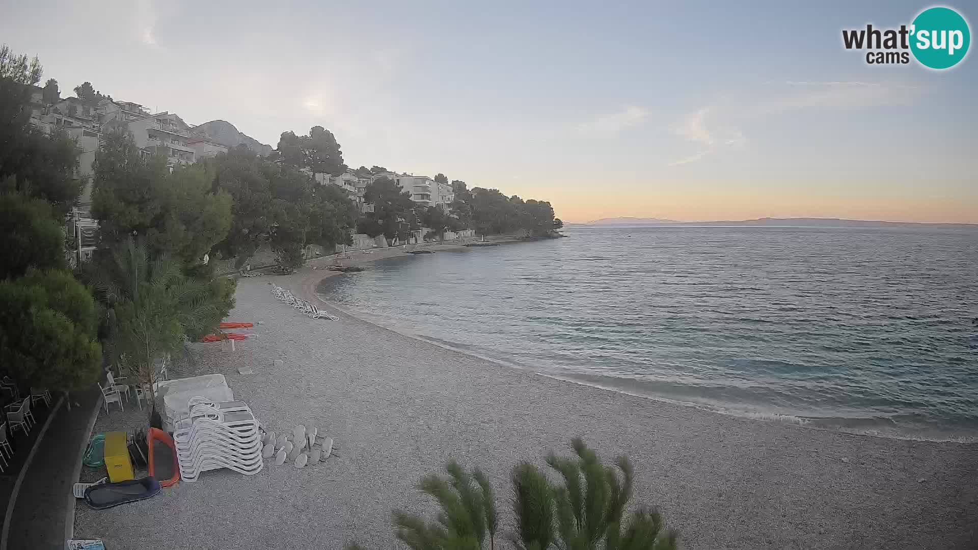 Spletna kamera Plaža Lučica Brela – Pogled v živo na Jadransko obalo