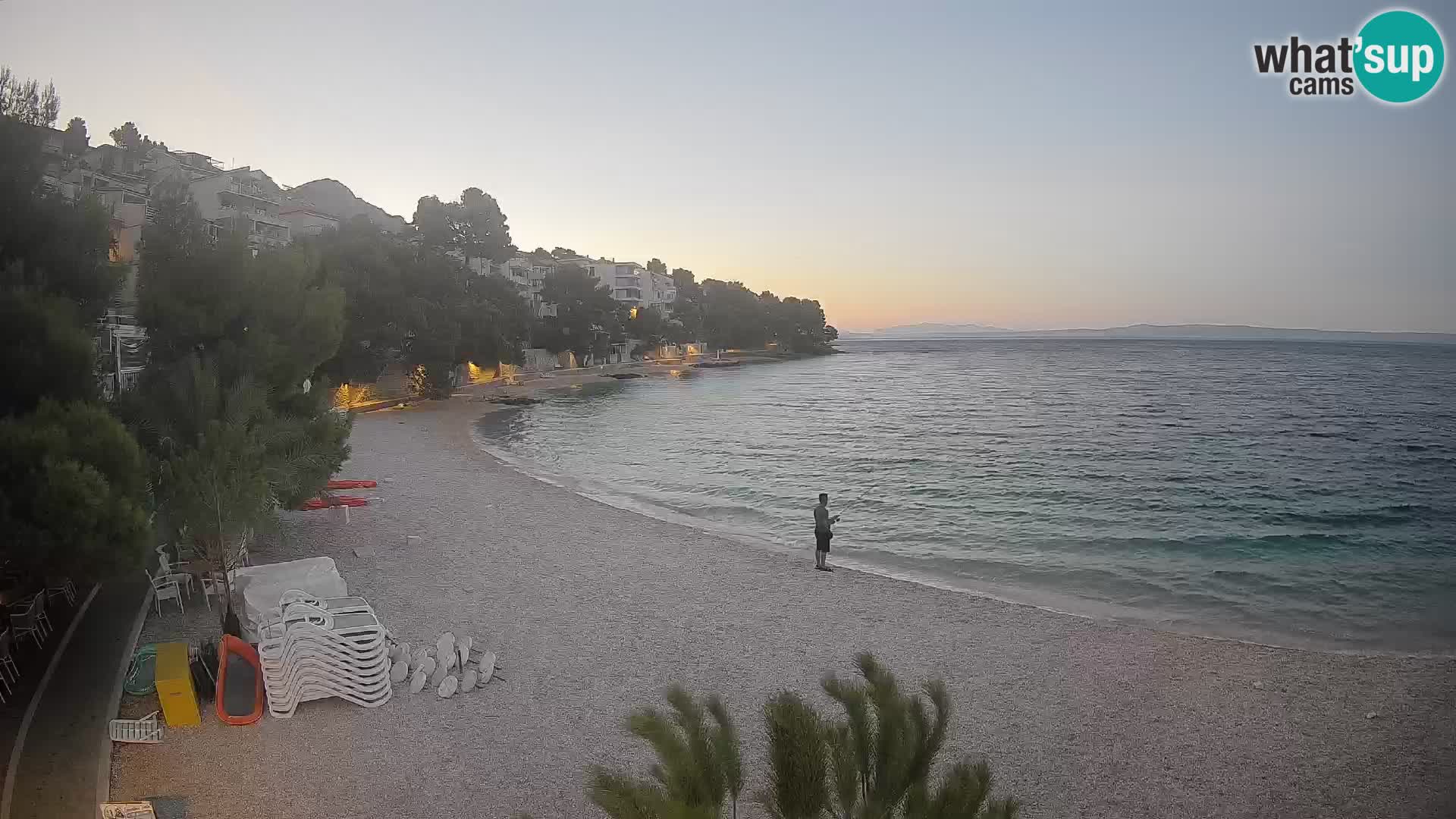 Spletna kamera Plaža Lučica Brela – Pogled v živo na Jadransko obalo