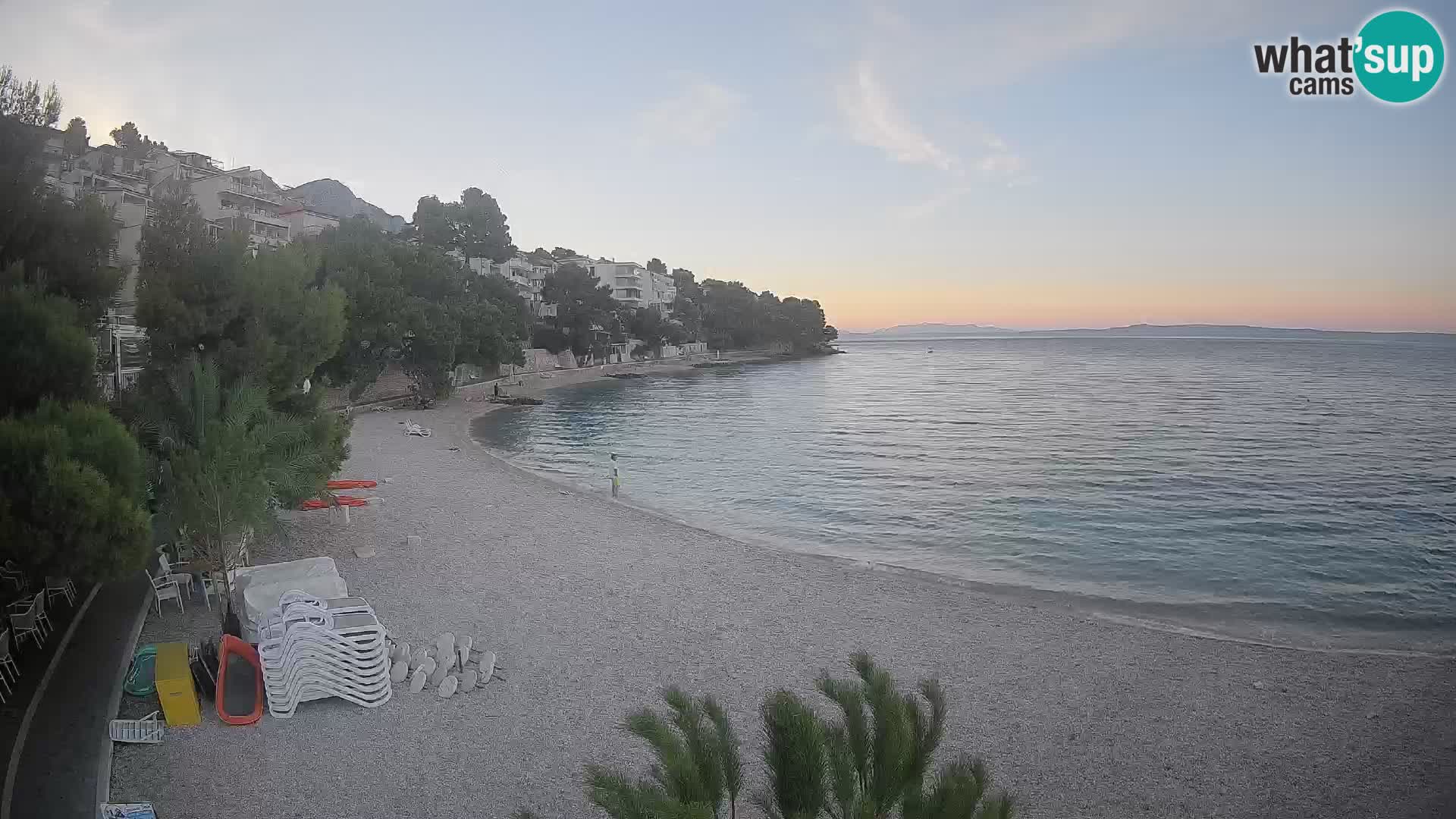 Web kamera Plaža Lučica Brela – Pogled uživo na jadransku obalu