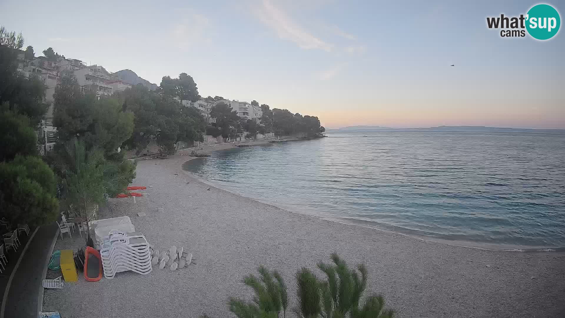 Web kamera Plaža Lučica Brela – Pogled uživo na jadransku obalu