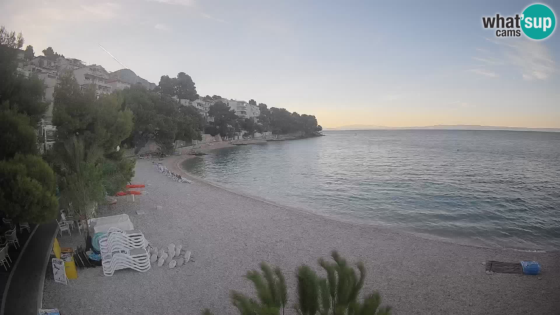 Spletna kamera Plaža Lučica Brela – Pogled v živo na Jadransko obalo