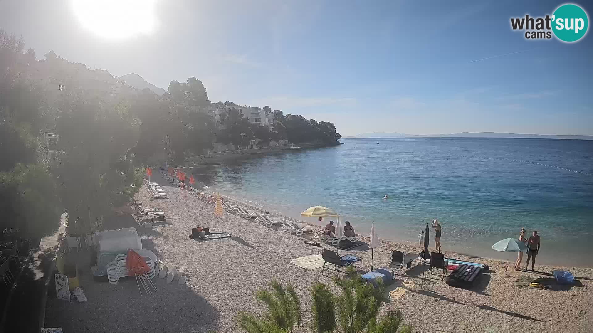 Spletna kamera Plaža Lučica Brela – Pogled v živo na Jadransko obalo