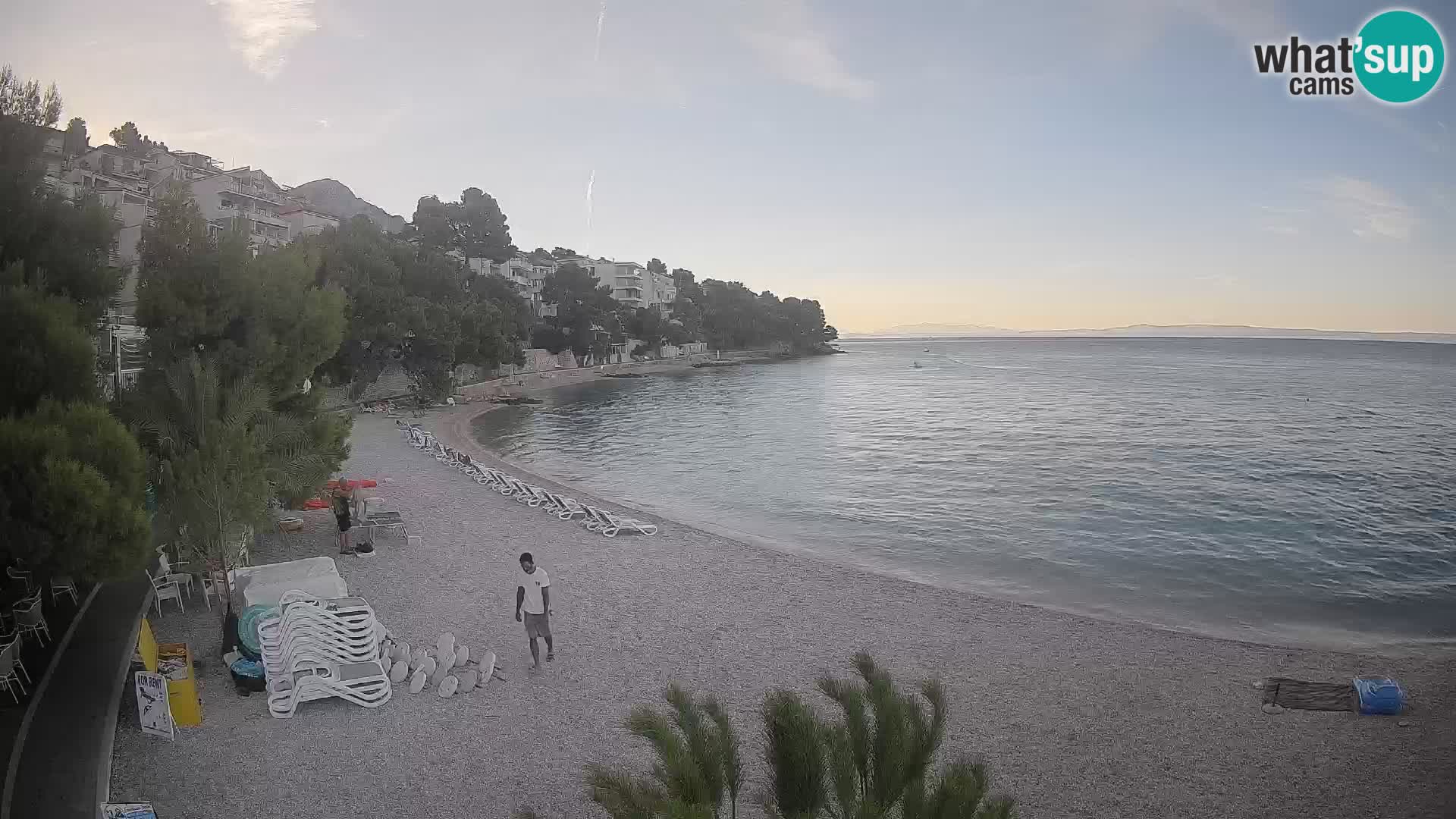 Web kamera Plaža Lučica Brela – Pogled uživo na jadransku obalu