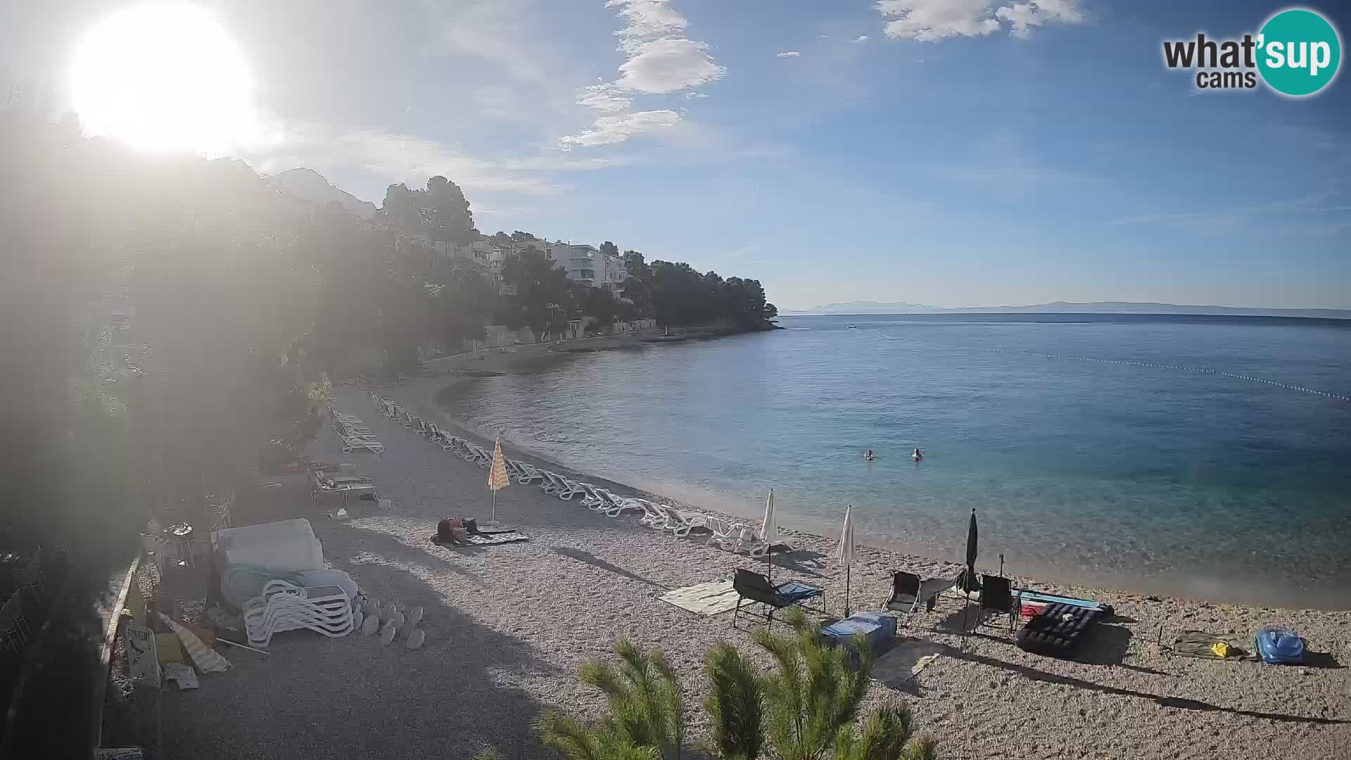 Web kamera Plaža Lučica Brela – Pogled uživo na jadransku obalu