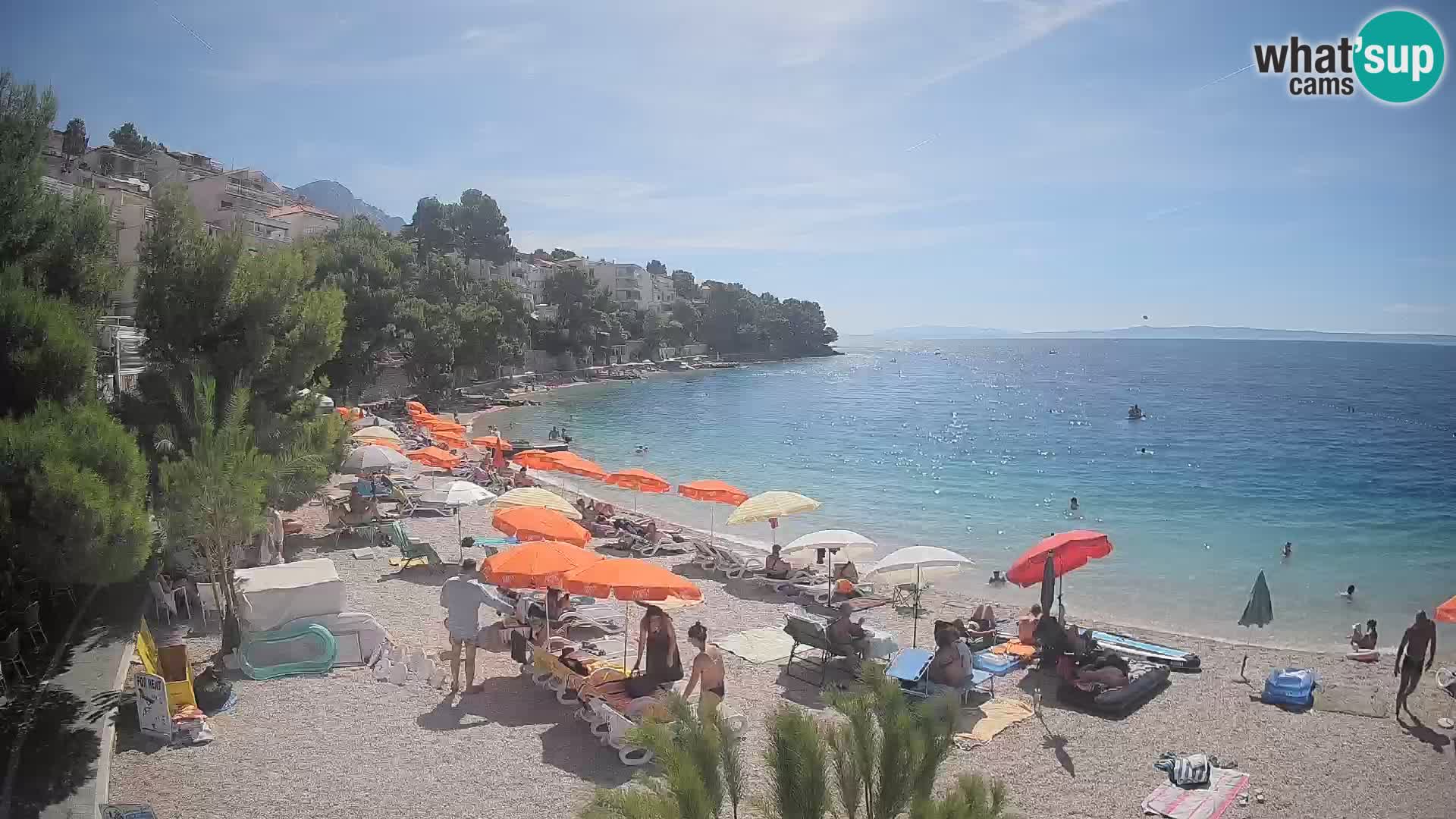 Web kamera Plaža Lučica Brela – Pogled uživo na jadransku obalu
