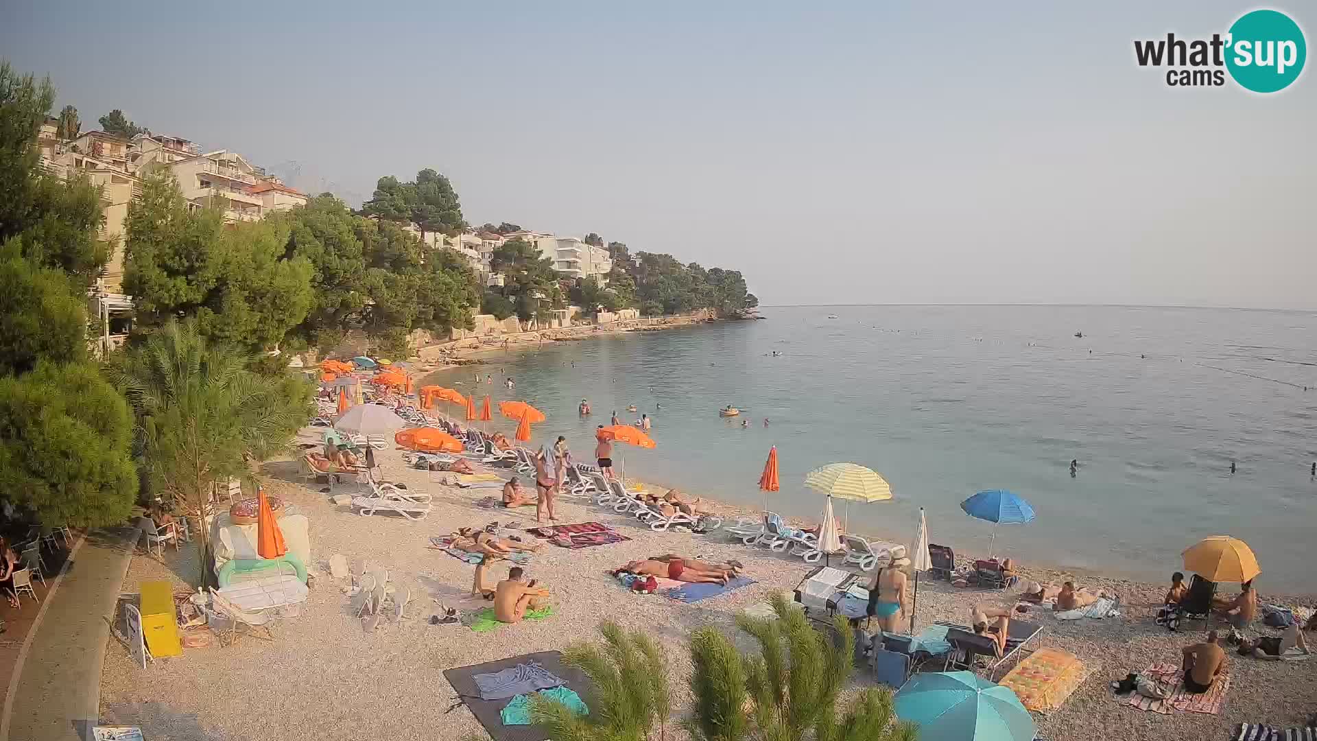 Web kamera Plaža Lučica Brela – Pogled uživo na jadransku obalu