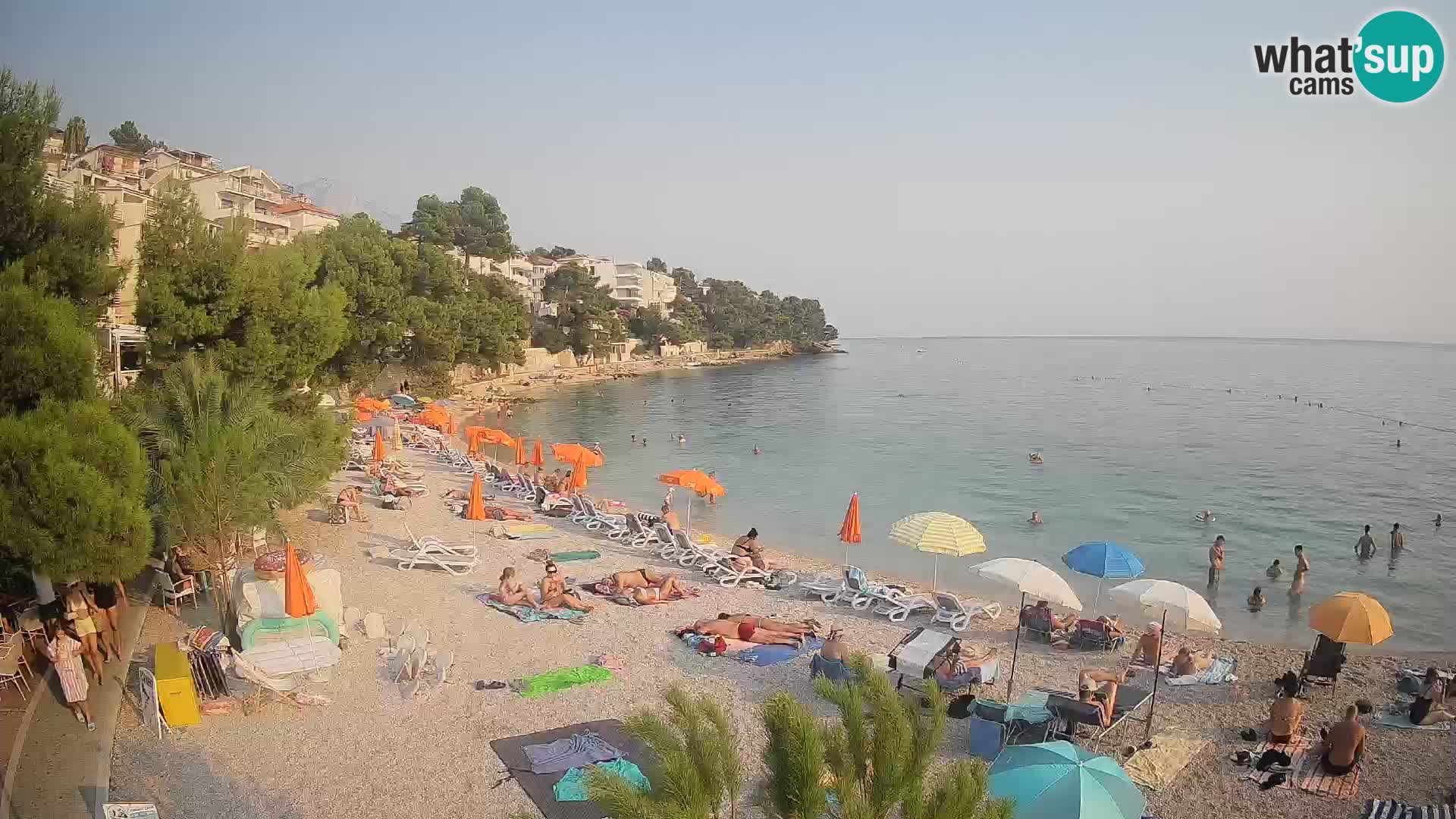 Web kamera Plaža Lučica Brela – Pogled uživo na jadransku obalu