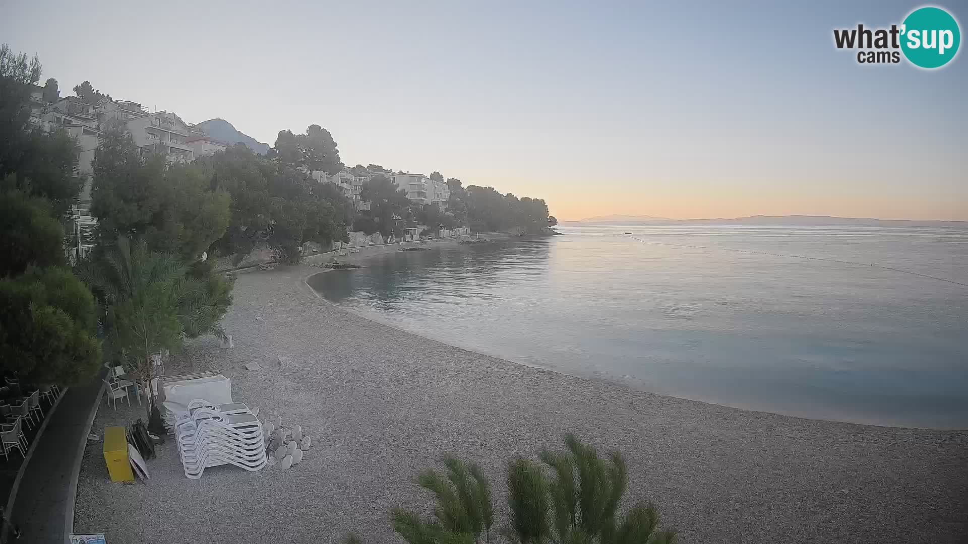 Web kamera Plaža Lučica Brela – Pogled uživo na jadransku obalu