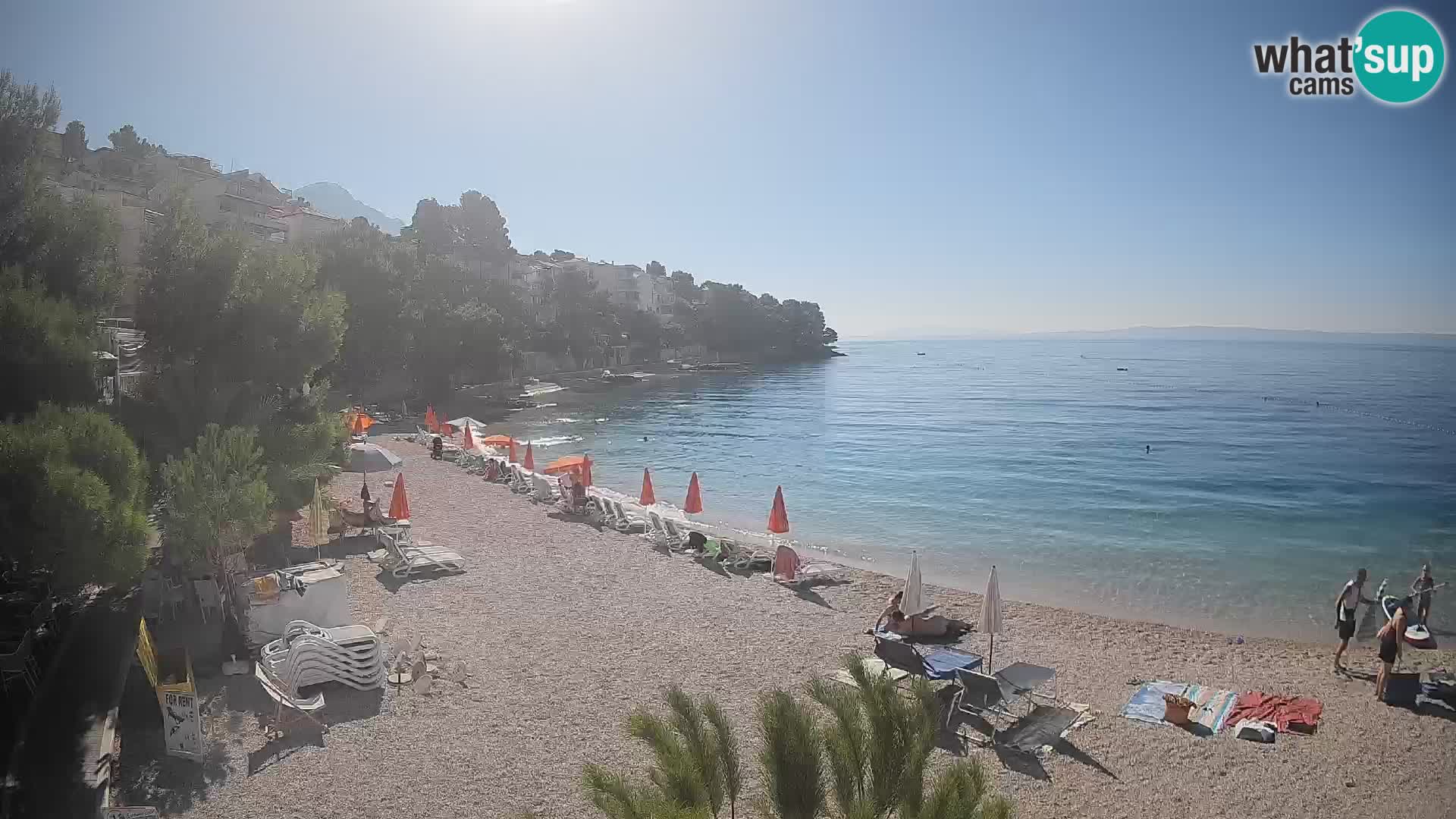 Web kamera Plaža Lučica Brela – Pogled uživo na jadransku obalu
