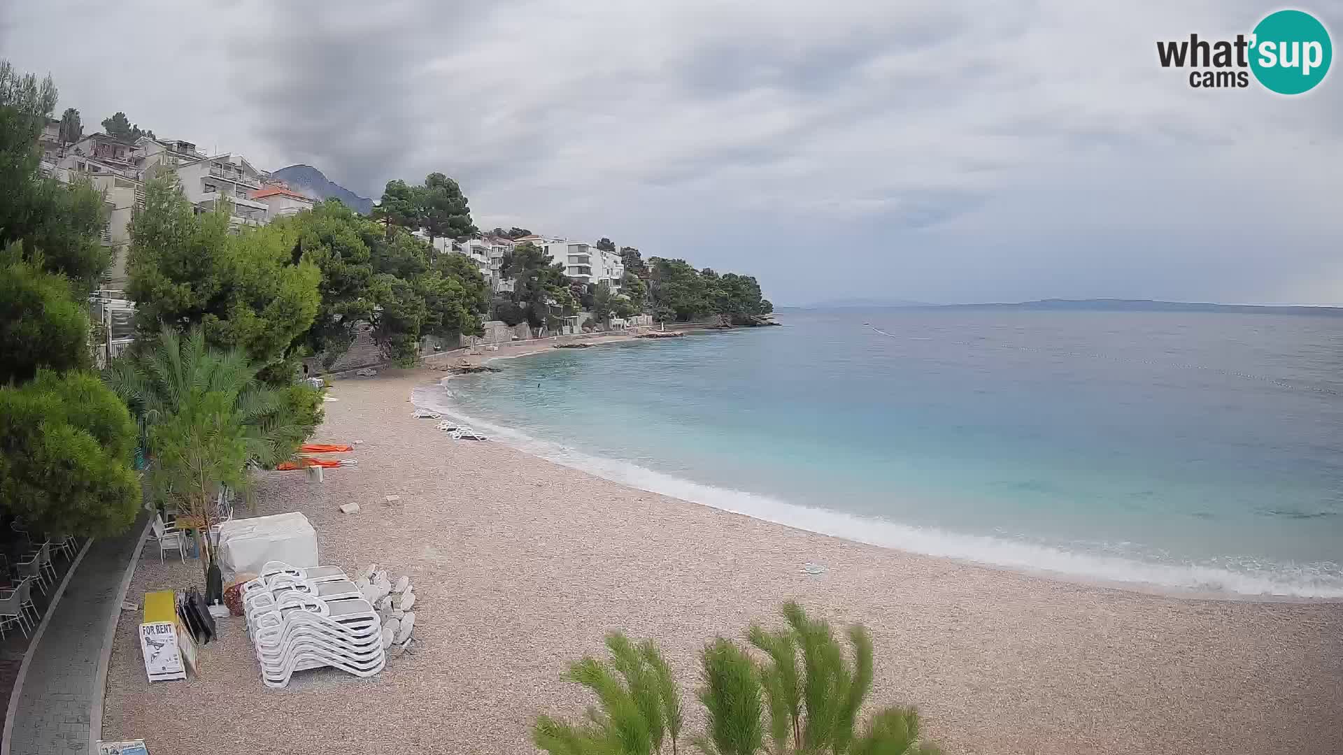 Web kamera Plaža Lučica Brela – Pogled uživo na jadransku obalu