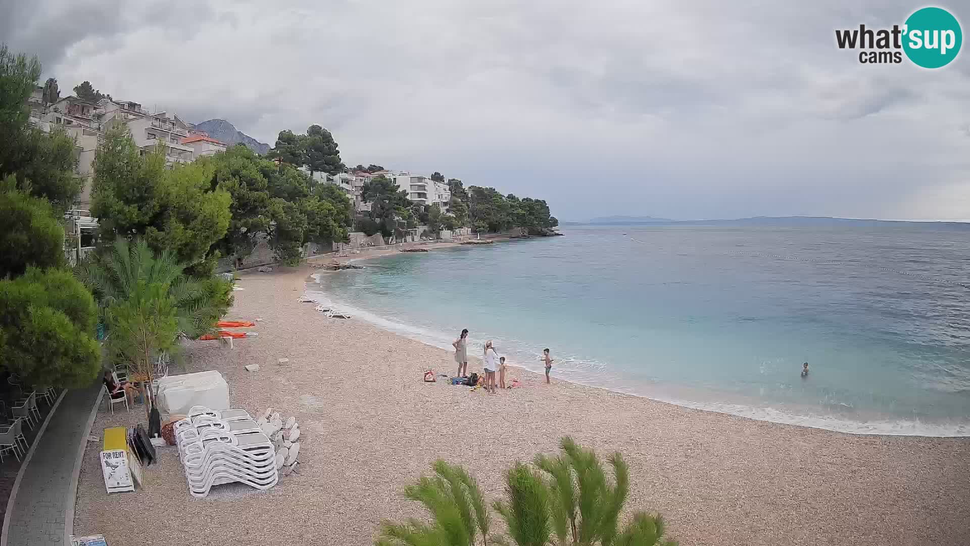 Web kamera Plaža Lučica Brela – Pogled uživo na jadransku obalu