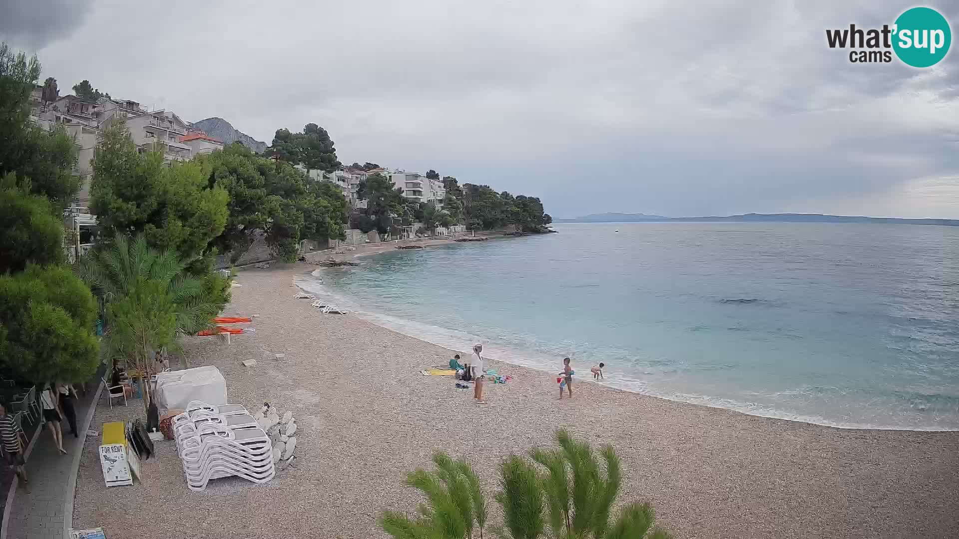 Spletna kamera Plaža Lučica Brela – Pogled v živo na Jadransko obalo