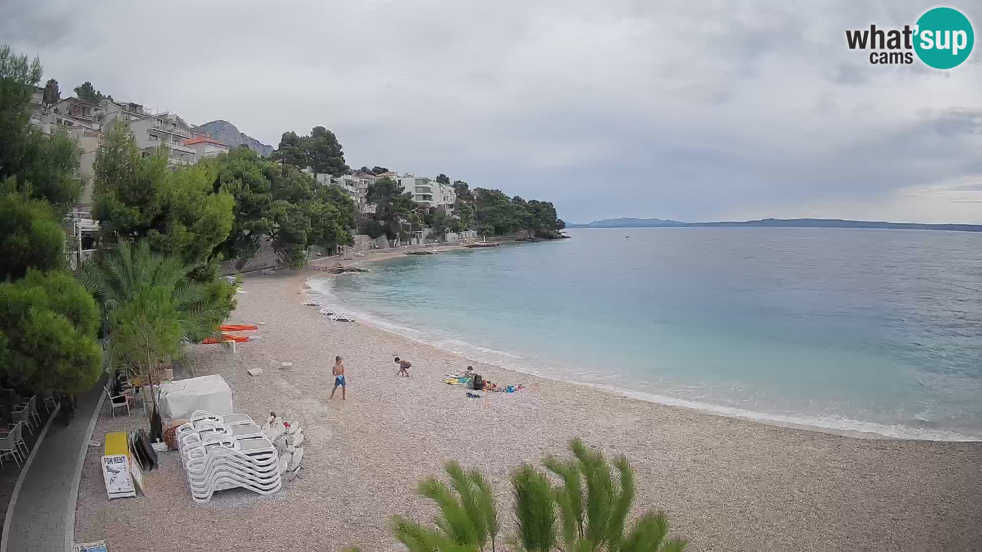 Spletna kamera Plaža Lučica Brela – Pogled v živo na Jadransko obalo