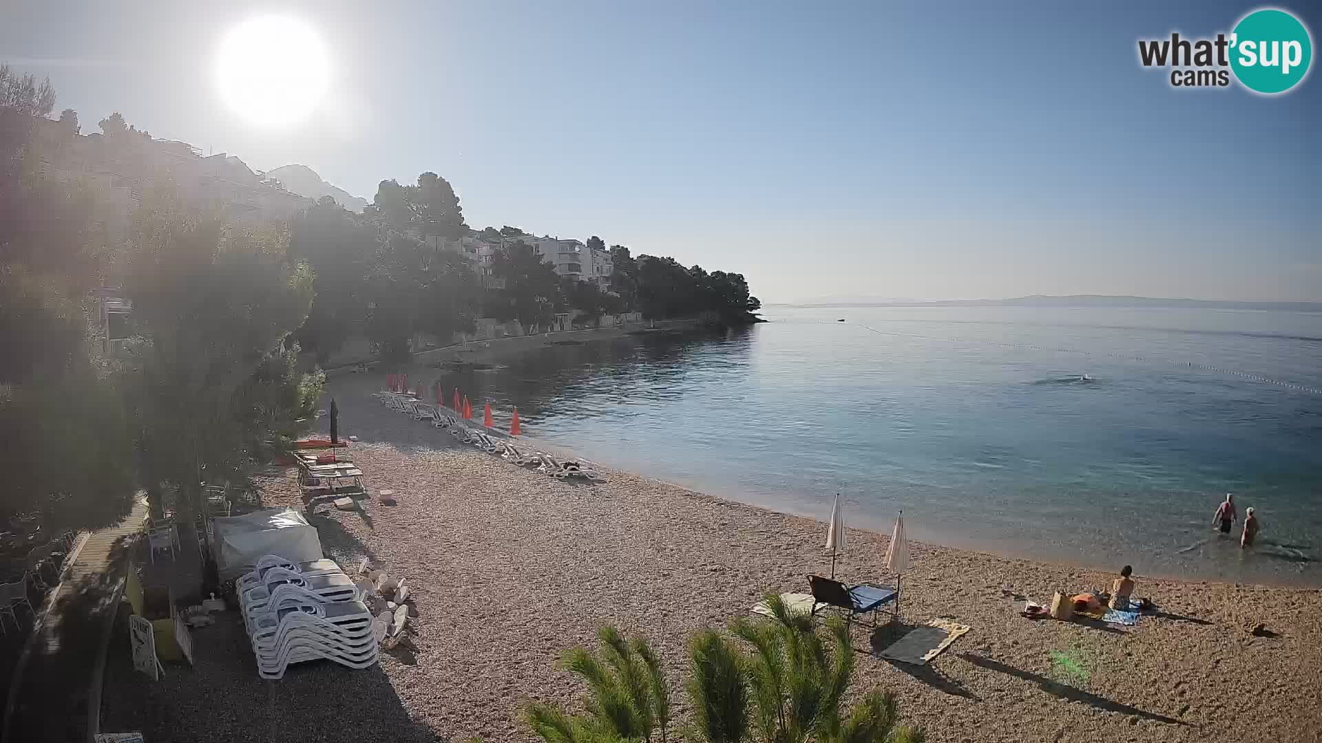Web kamera Plaža Lučica Brela – Pogled uživo na jadransku obalu