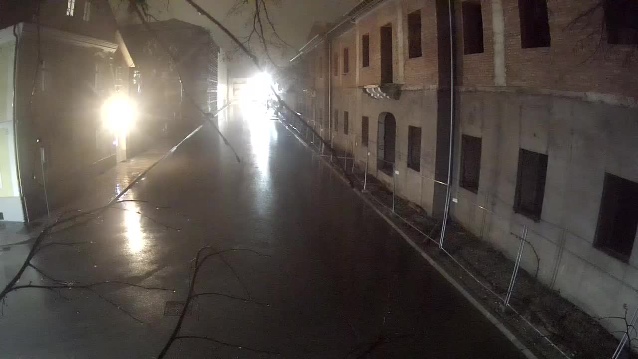 Renovación de Petrinja de la escuela secundaria y la administración de la ciudad después del terremoto – Live cam Croacia