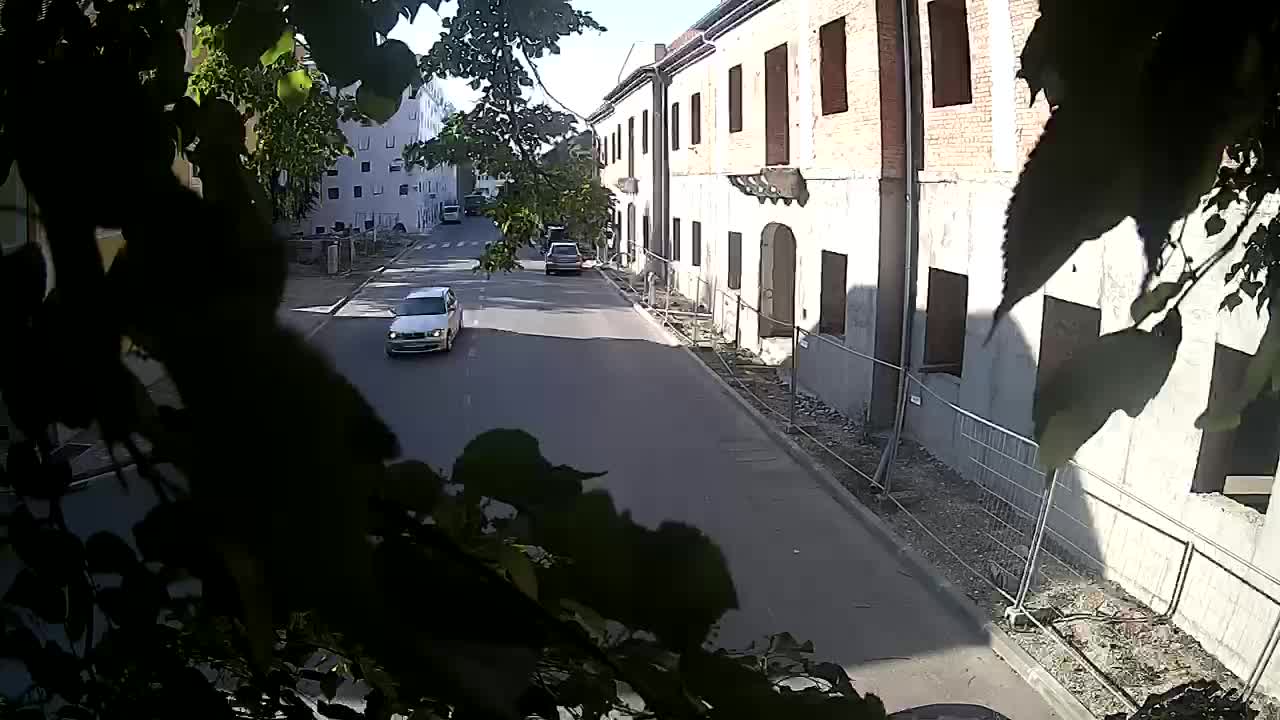 Petrinjska prenova srednje šole in mestne uprave po potresu – Kamere v živo Hrvaška
