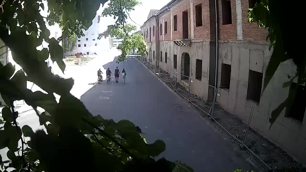 Renovación de Petrinja de la escuela secundaria y la administración de la ciudad después del terremoto – Live cam Croacia