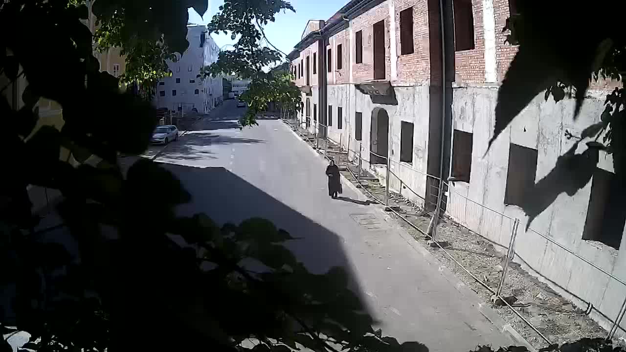 Renovación de Petrinja de la escuela secundaria y la administración de la ciudad después del terremoto – Live cam Croacia