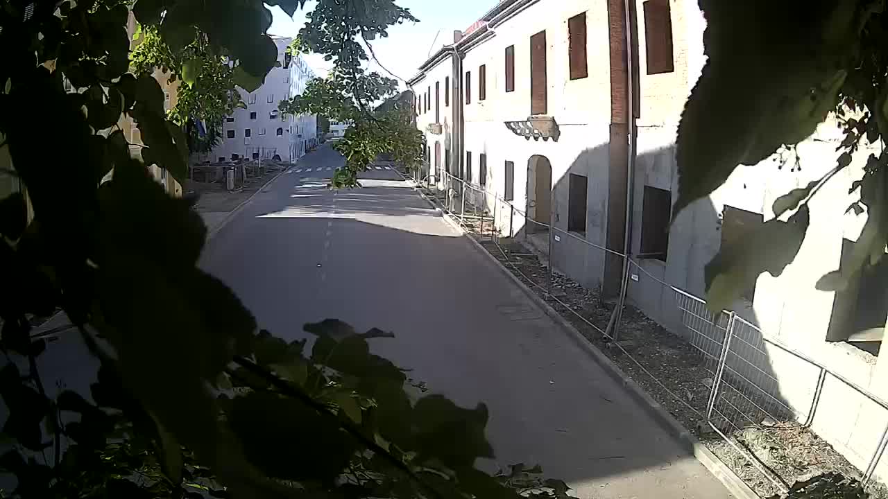 Petrinjska prenova srednje šole in mestne uprave po potresu – Kamere v živo Hrvaška