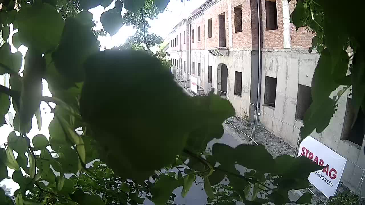 Renovación de Petrinja de la escuela secundaria y la administración de la ciudad después del terremoto – Live cam Croacia