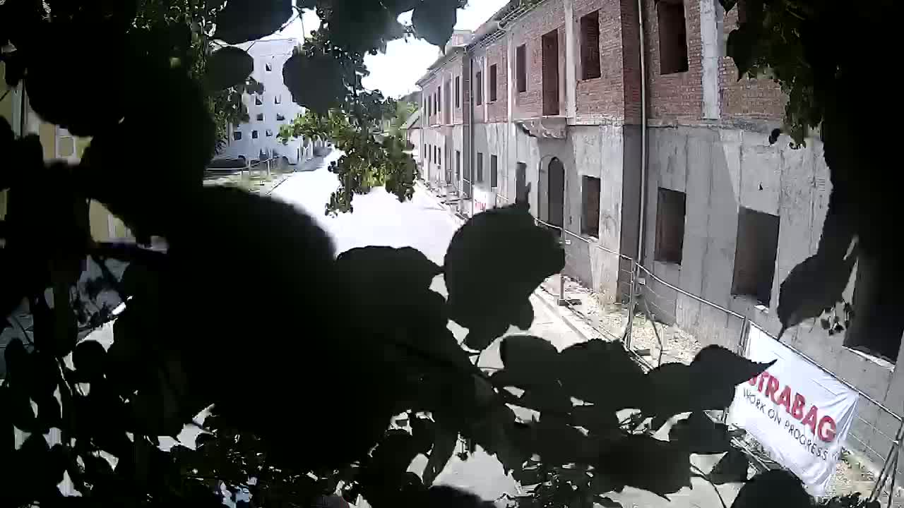 Renovación de Petrinja de la escuela secundaria y la administración de la ciudad después del terremoto – Live cam Croacia