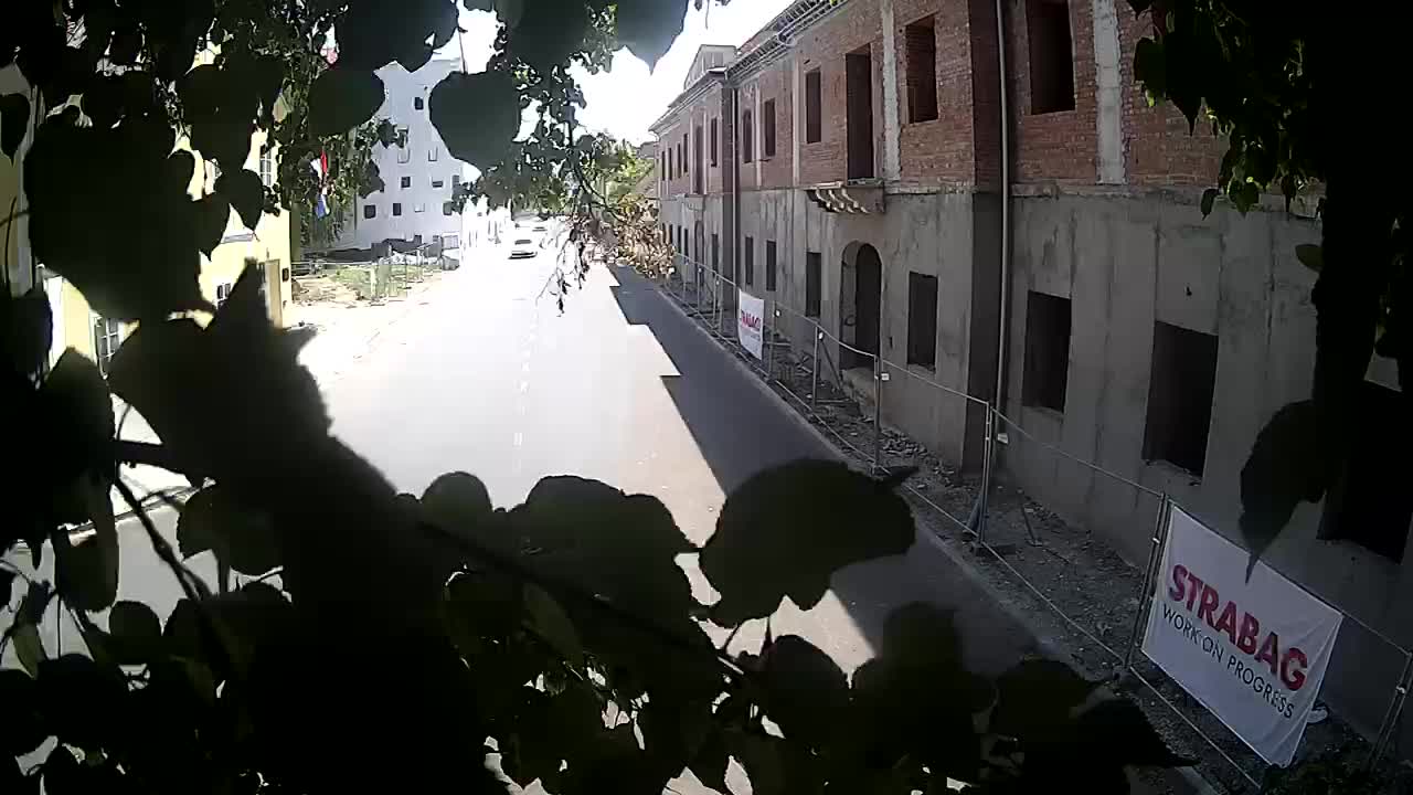 Renovación de Petrinja de la escuela secundaria y la administración de la ciudad después del terremoto – Live cam Croacia