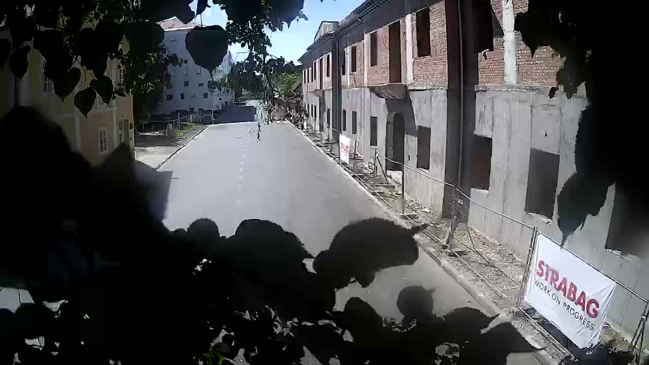 Renovación de Petrinja de la escuela secundaria y la administración de la ciudad después del terremoto – Live cam Croacia